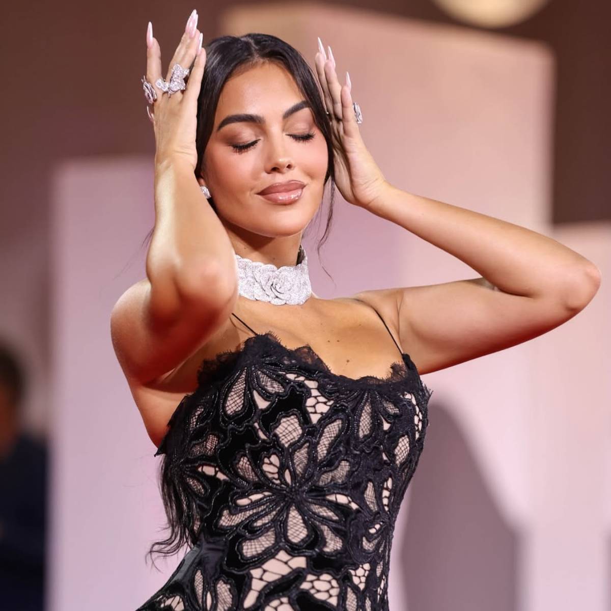 ৪০ বছর বয়সী রোনাল্ডোর মতে, বিয়ে তার জীবনে কোনও পরিবর্তন আনবে না, তবে এটি একটি সুন্দর অধ্যায় হবে। (ইনস্টাগ্রাম @georginagio) ৪০ বছর বয়সী রোনাল্ডোর মতে, বিয়ে তার জীবনে কোনও পরিবর্তন আনবে না, তবে এটি একটি সুন্দর অধ্যায় হবে। (ইনস্টাগ্রাম @georginagio)