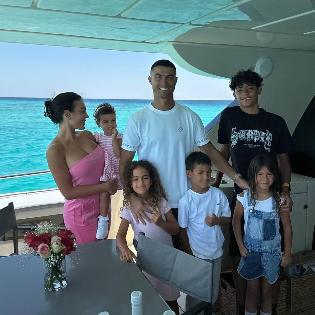 ২০১৬ সাল থেকে লিভ-ইন করছেন ক্রিশ্চিয়ানো রোনাল্ডো ও জর্জিনা রডরিগেজ। তাঁদের একাধিক সন্তানও আছে। আট বছরেরও বেশি সময় ধরে একসঙ্গে থাকার পর এবার বাগদানের সিদ্ধান্ত নিলেন এই বিশ্ববিখ্যাত দম্পতি। (ইনস্টাগ্রাম @georginagio) ২০১৬ সাল থেকে লিভ-ইন করছেন ক্রিশ্চিয়ানো রোনাল্ডো ও জর্জিনা রডরিগেজ। তাঁদের একাধিক সন্তানও আছে। আট বছরেরও বেশি সময় ধরে একসঙ্গে থাকার পর এবার বাগদানের সিদ্ধান্ত নিলেন এই বিশ্ববিখ্যাত দম্পতি। (ইনস্টাগ্রাম @georginagio)