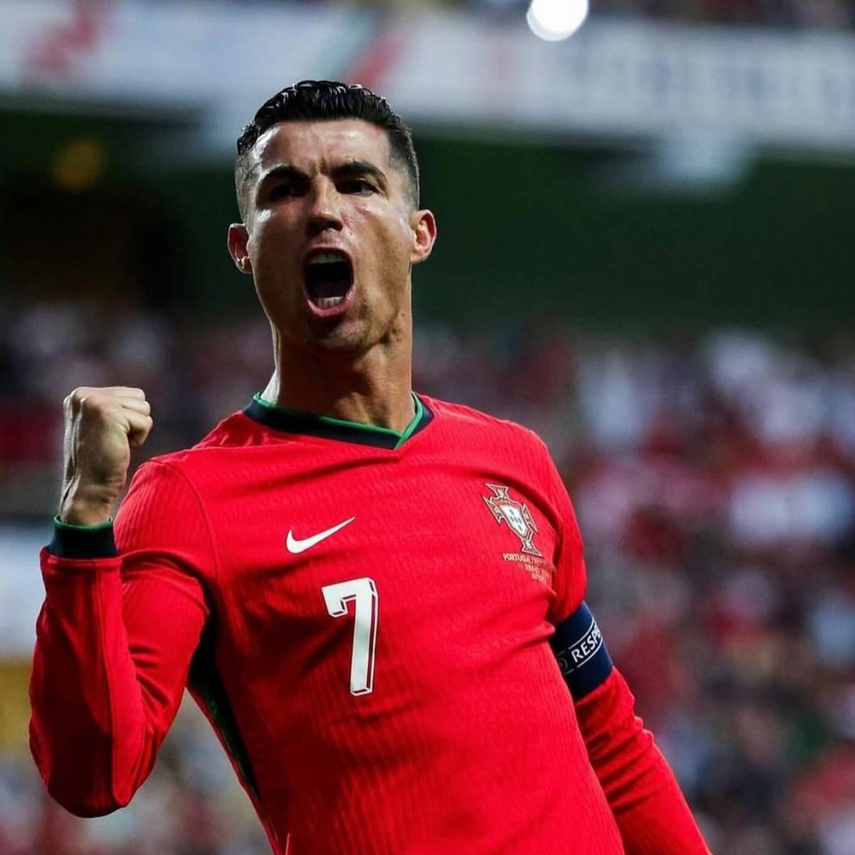 ফুটবল সুপারস্টার ক্রিশ্চিয়ানো রোনাল্ডো বিয়ে করছেন। তাঁর দীর্ঘদিনের সঙ্গী জর্জিনা রদ্রিগেজের সঙ্গে। দশ বছরের সম্পর্কে নতুন অধ্যয় শুরু হতে চলেছে। ফুটবল সুপারস্টার ক্রিশ্চিয়ানো রোনাল্ডো বিয়ে করছেন। তাঁর দীর্ঘদিনের সঙ্গী জর্জিনা রদ্রিগেজের সঙ্গে। দশ বছরের সম্পর্কে নতুন অধ্যয় শুরু হতে চলেছে।