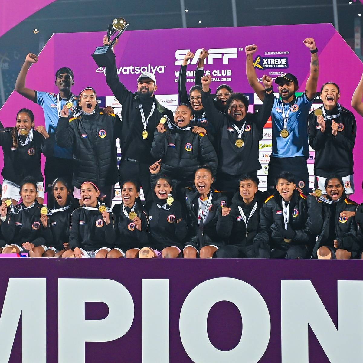 ম্যাচের ব্যবধান ৩-০। শুরু থেকেই আক্রমণে ঝড় তোলে ইস্টবেঙ্গল। একের পর এক আক্রমণের ফসল তোলে লাল-হলুদ। প্রথম গোল ফাজিলার। দ্বিতীয়ার্ধে ব্যবধান বাড়ান তিনিই।