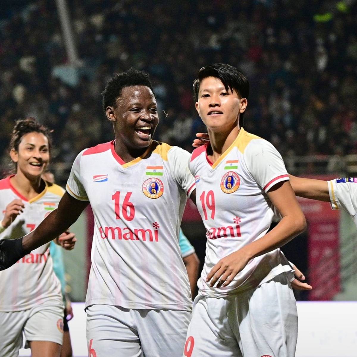 দেশের পুরুষদের ফুটবলে ইস্টবেঙ্গল প্রথম দল যারা আন্তর্জাতিক ট্রফি জিতেছিলো। ভারতবর্ষে ইস্টবেঙ্গল ক্লাব ছাড়া আর কোনও ক্লাব আন্তর্জাতিক ট্রফি জেতেনি।