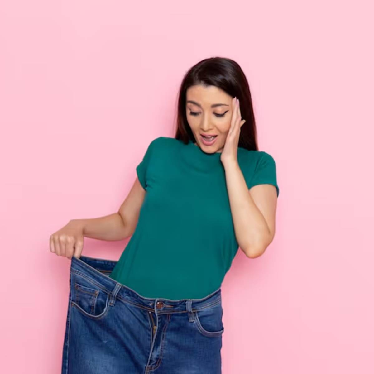 যদি ওজন কমাতে চান, তাহলে মানসিক চাপ এড়িয়ে চলুন। মানসিক চাপ অতিরিক্ত খাওয়া এবং অস্বাস্থ্যকর খাবার খাওয়ার দিকে পরিচালিত করতে পারে, যার ফলে ওজন বেড়ে যায়। মানসিক চাপ কমাতে, ধ্যান বা গভীর শ্বাস-প্রশ্বাসের ব্যায়াম চেষ্টা করুন।