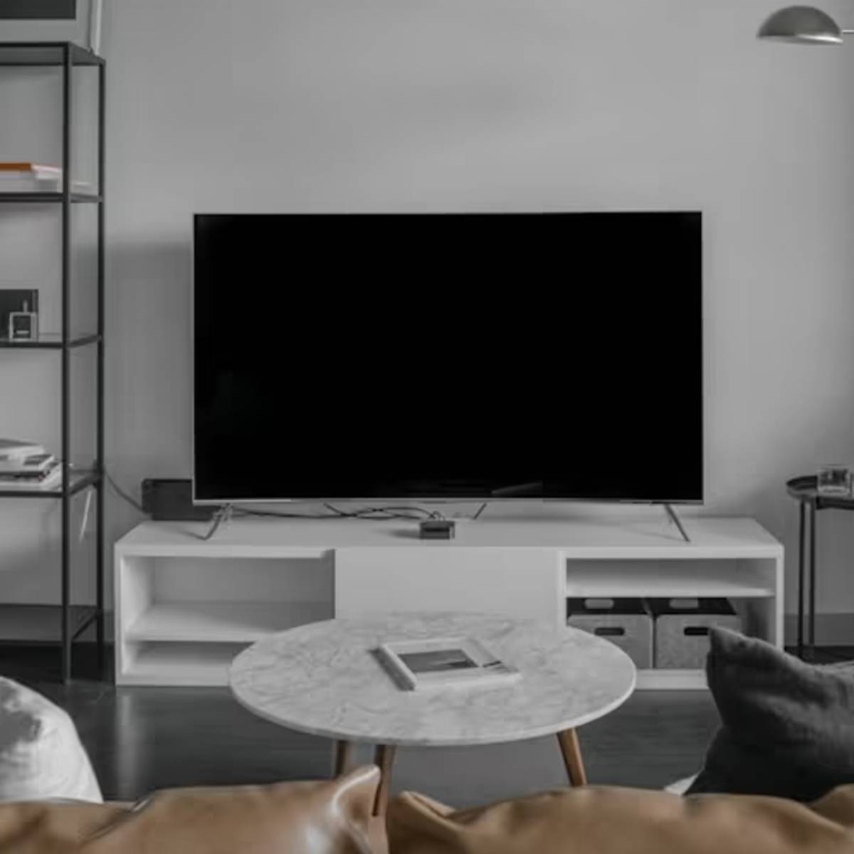 ই-কমার্স প্ল্যাটফর্মগুলিতে টিভিগুলিতে ৭৫% পর্যন্ত ছাড় পাওয়া যাচ্ছে সাথে ব্যাংক ছাড় এবং অন্যান্য সুবিধাও পাওয়া যাচ্ছে।