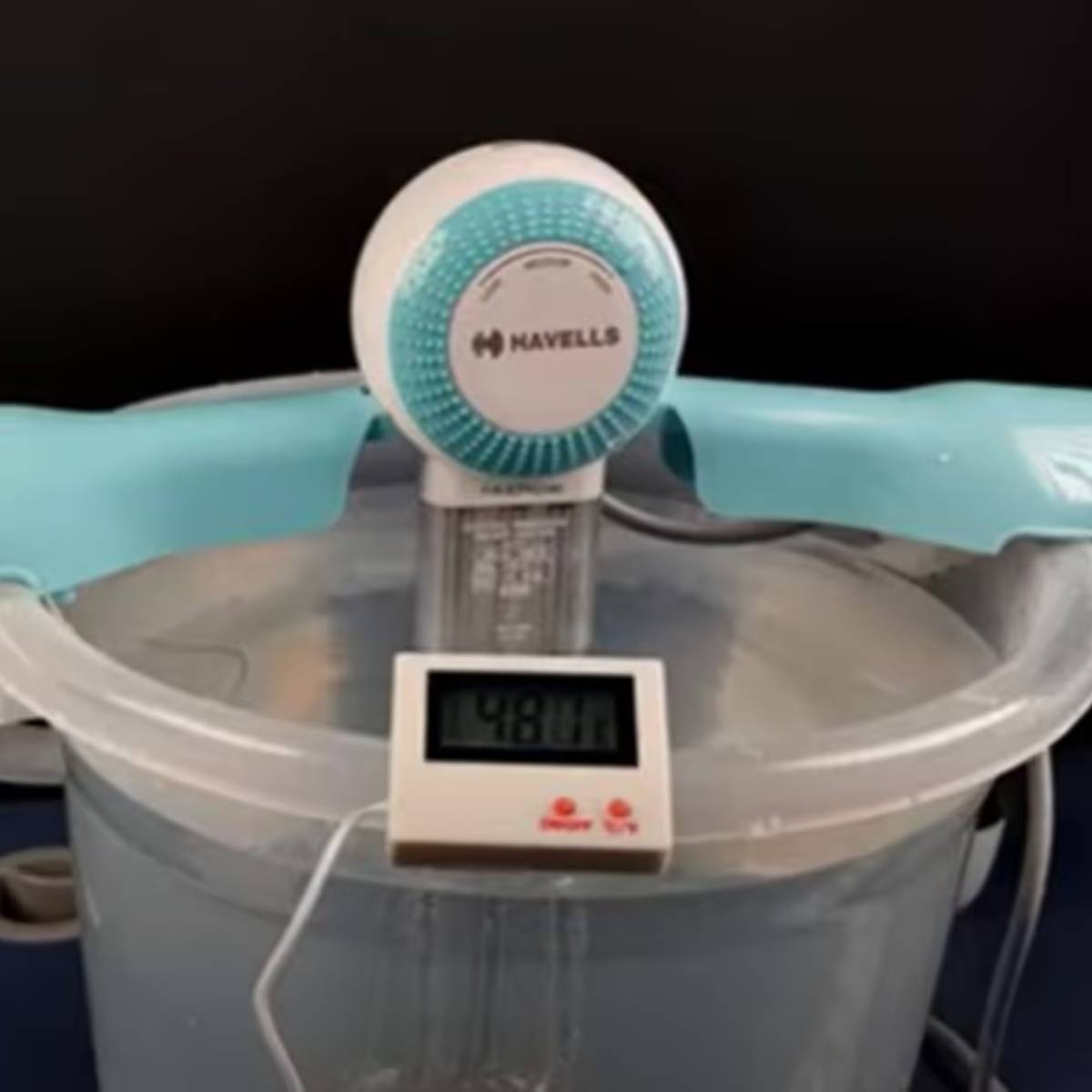 বৈদ্যুতিক গিজার বা বৈদ্যুতিক রডের তারগুলি সঠিকভাবে পরীক্ষা করা উচিত। তারের ক্ষতি হলে বড় সমস্যা হতে পারে।