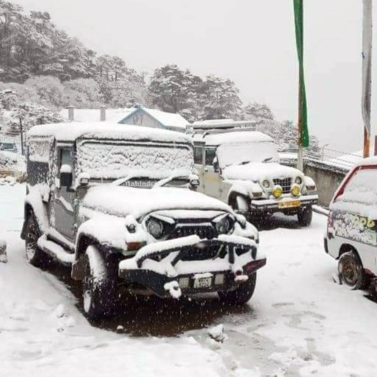 দার্জিলিং-সহ উত্তরবঙ্গের উঁচু এলাকায় ৩১ ডিসেম্বর থেকে ২ জানুয়ারির মধ্যে বৃষ্টি ও তুষারপাতের সম্ভাবনা। হালকা বৃষ্টি হবার সম্ভাবনা দার্জিলিং, কালিম্পং এবং আলিপুরদুয়ার জেলায়। 