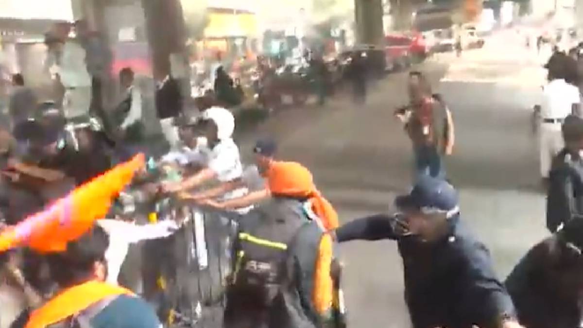 পরিস্থিতি সামলাতে পুলিশ মাইকিং শুরু করে দেয়