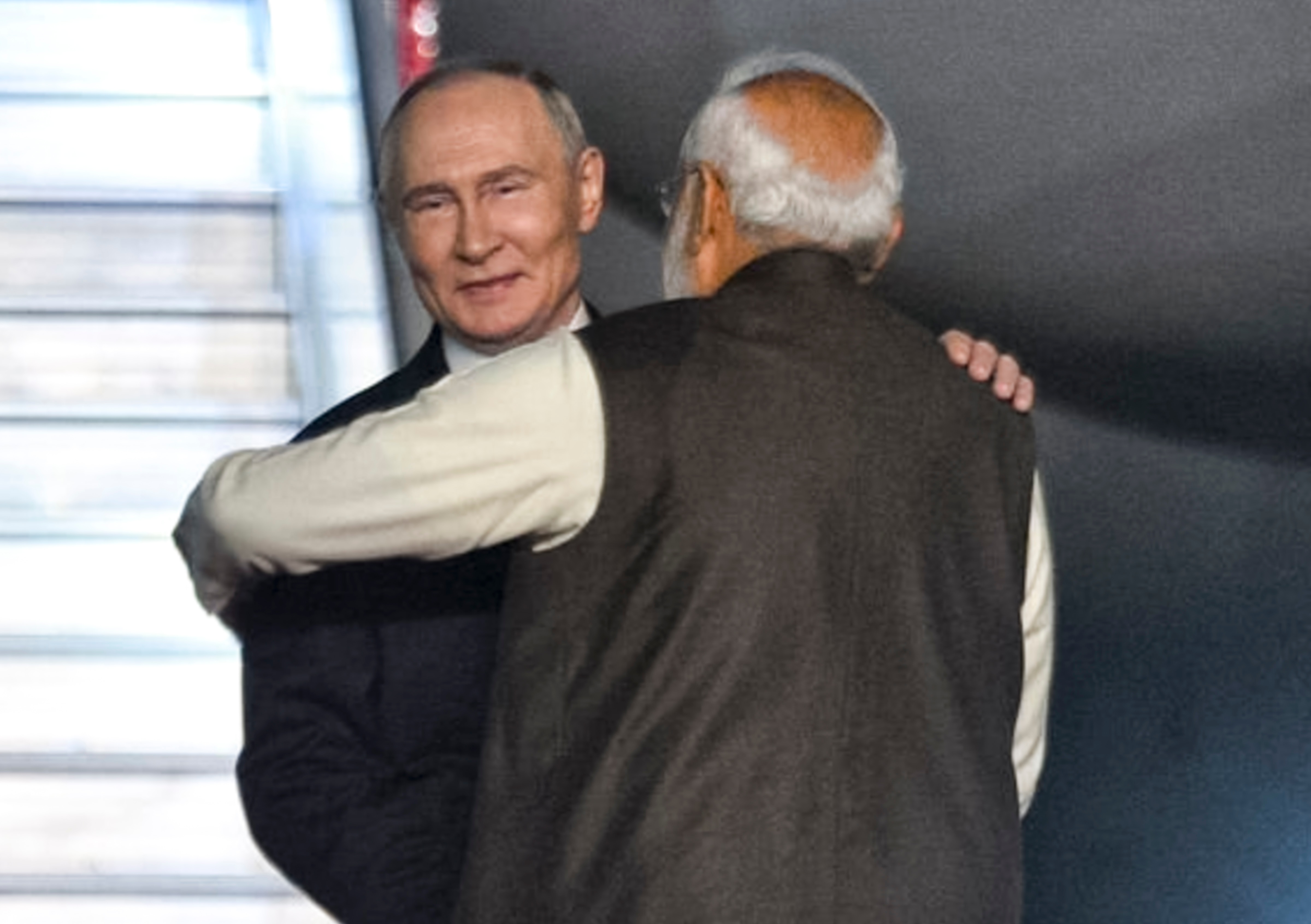 নিরাপত্তার লৌহবাসর বললেও কম বলা হয় নিরাপত্তার লৌহবাসর বললেও কম বলা হয়