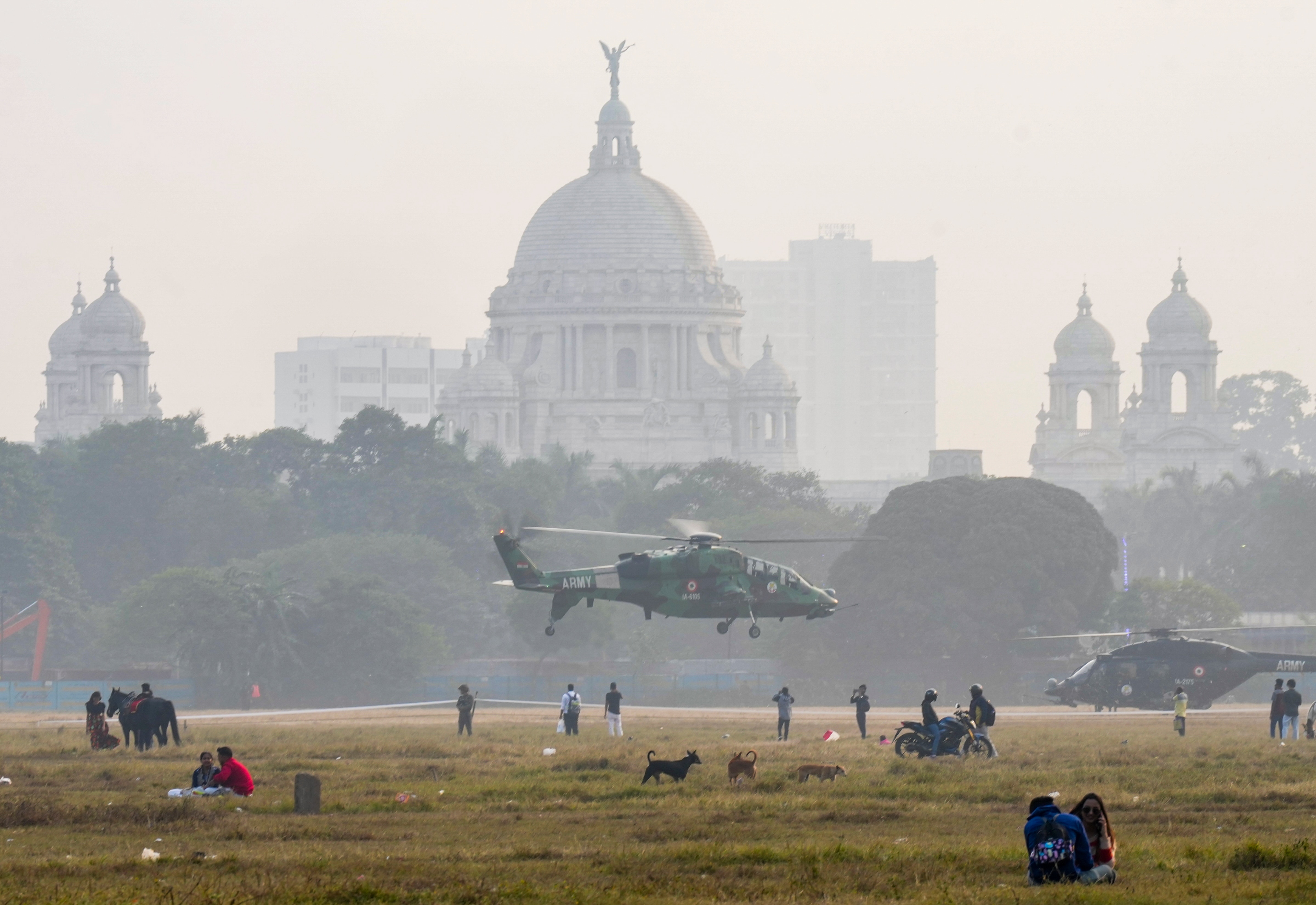 ১৬ ডিসেম্বর ‘বিজয় দিবস’ পালন করে ভারতীয় সেনা ১৬ ডিসেম্বর ‘বিজয় দিবস’ পালন করে ভারতীয় সেনা
