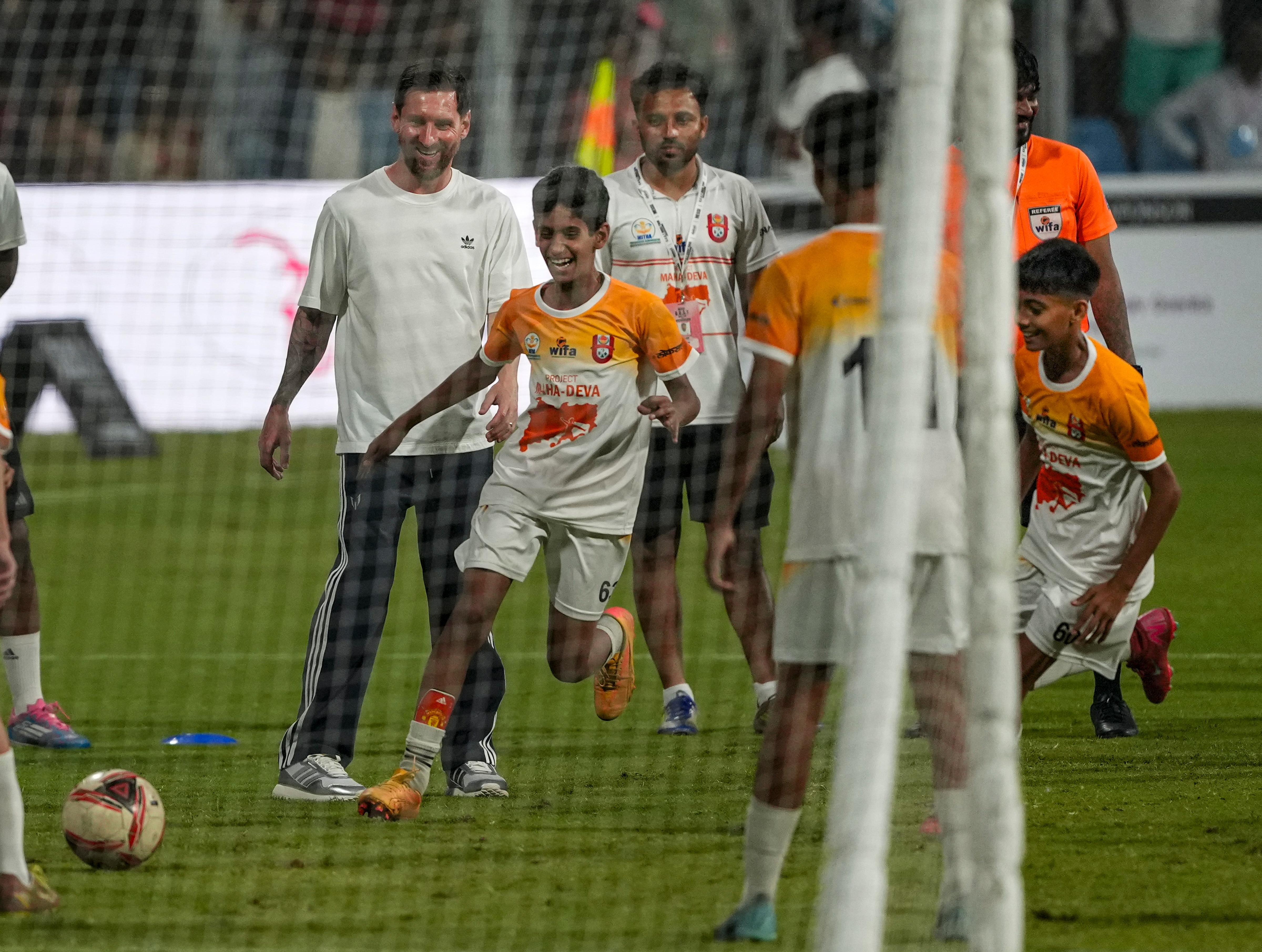 সচিন যে জার্সিটি দিলেন, তাতে ছিল সচিনের অটোগ্রাফও সচিন যে জার্সিটি দিলেন, তাতে ছিল সচিনের অটোগ্রাফও