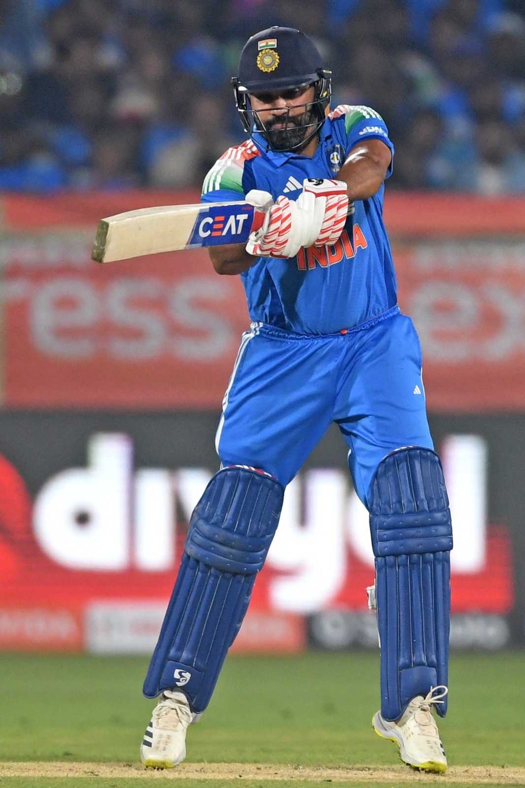 আফ্রিদির ছয় মারার রেকর্ড ভেঙে চুরমার করেছেন রোহিত আফ্রিদির ছয় মারার রেকর্ড ভেঙে চুরমার করেছেন রোহিত