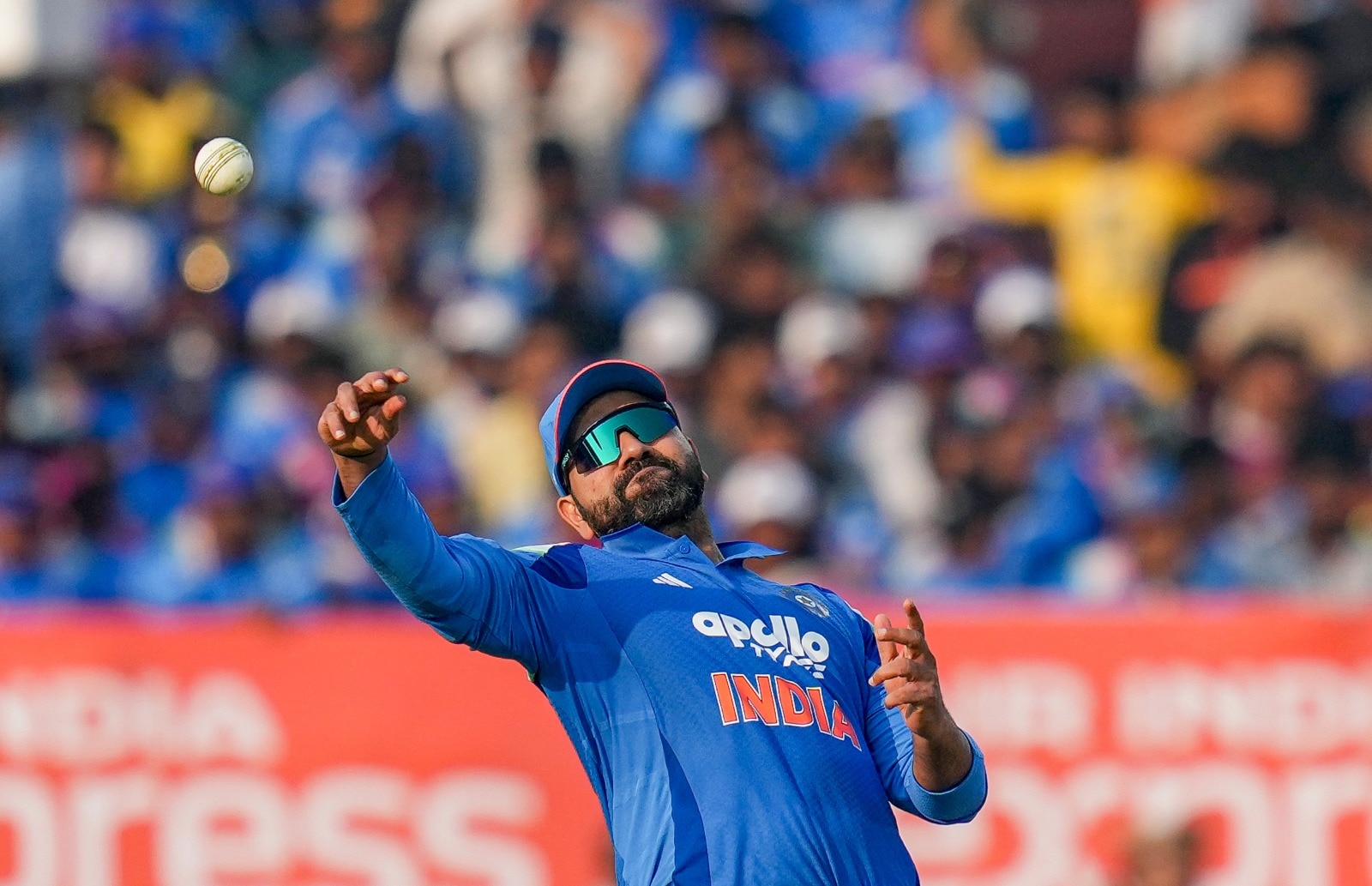 আফ্রিদির ছয় মারার রেকর্ড ভেঙে চুরমার করেছেন রোহিত আফ্রিদির ছয় মারার রেকর্ড ভেঙে চুরমার করেছেন রোহিত