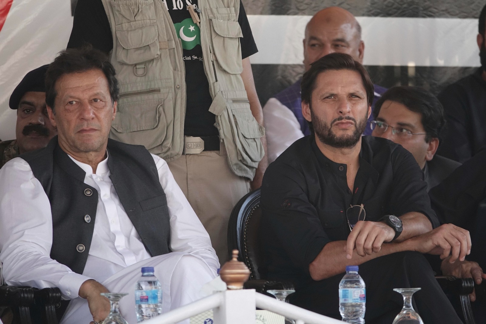 আফ্রিদির ছয় মারার রেকর্ড ভেঙে চুরমার করেছেন রোহিত আফ্রিদির ছয় মারার রেকর্ড ভেঙে চুরমার করেছেন রোহিত