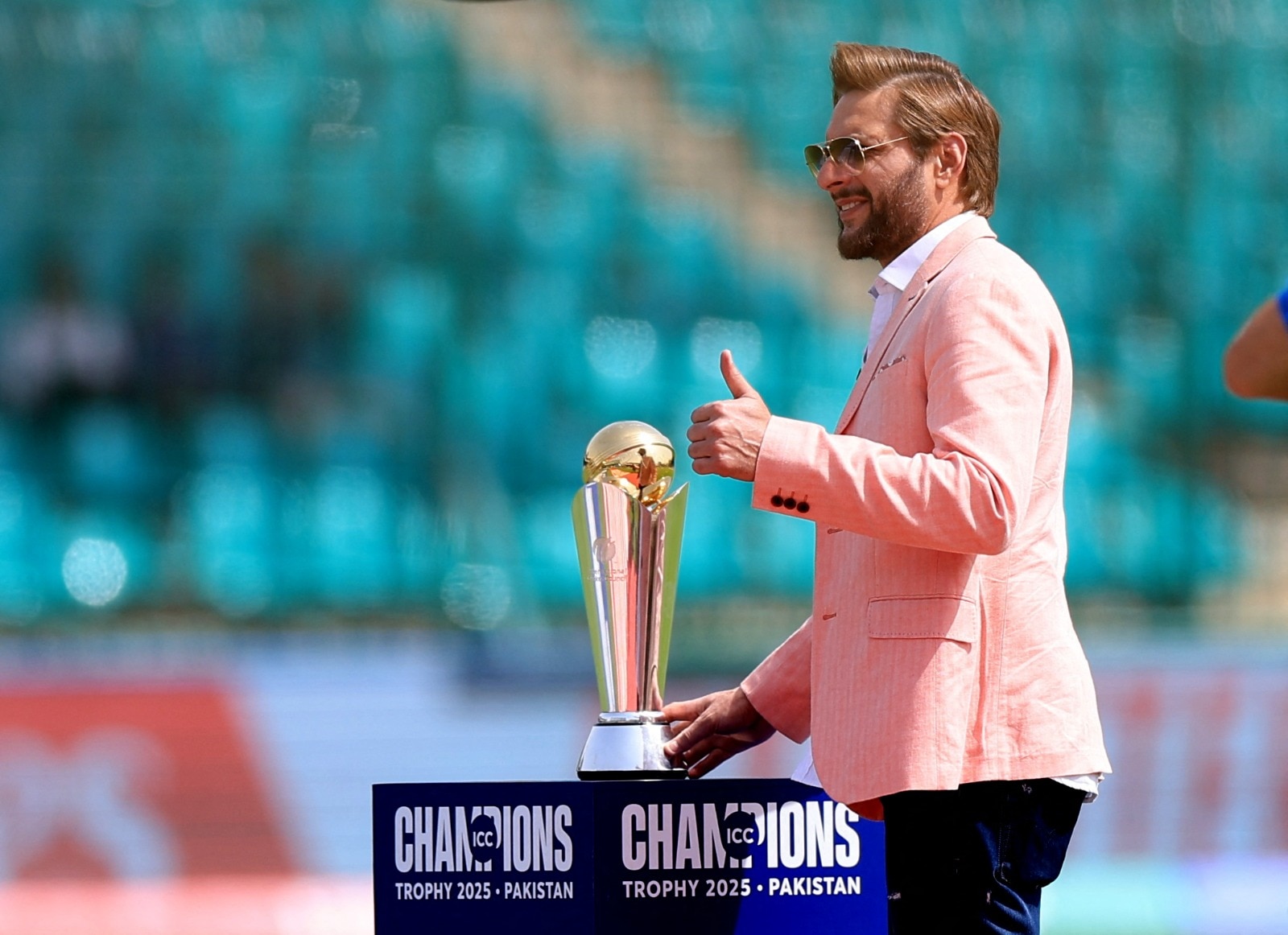 আফ্রিদির ছয় মারার রেকর্ড ভেঙে চুরমার করেছেন রোহিত আফ্রিদির ছয় মারার রেকর্ড ভেঙে চুরমার করেছেন রোহিত