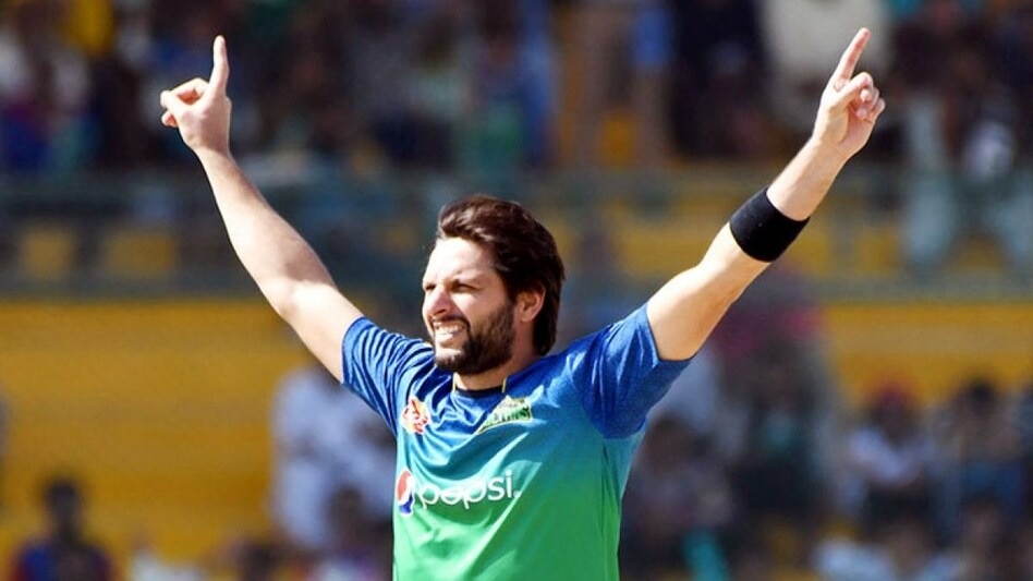 আফ্রিদির ছয় মারার রেকর্ড ভেঙে চুরমার করেছেন রোহিত আফ্রিদির ছয় মারার রেকর্ড ভেঙে চুরমার করেছেন রোহিত