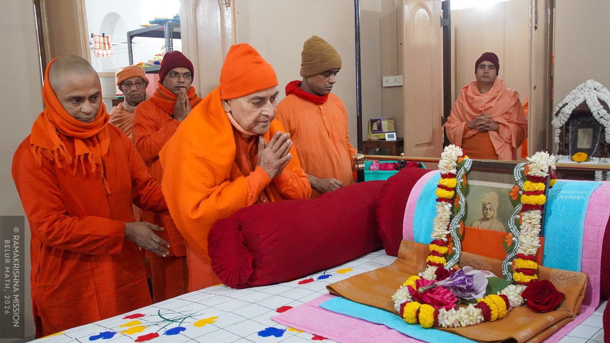 সফল হওয়ার পথে দেখিয়েছেন স্বামীজি