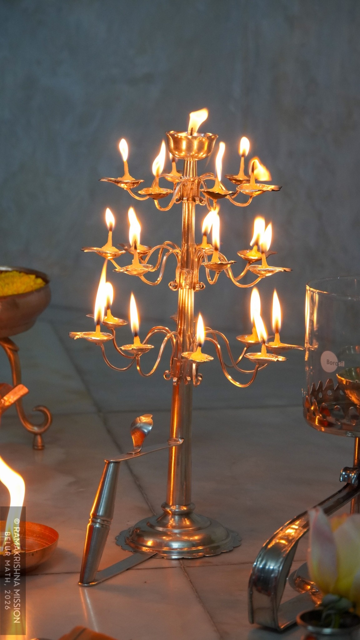  অবসাদ দূর করারও উপায় বলে দিয়েছেন স্বামীজি