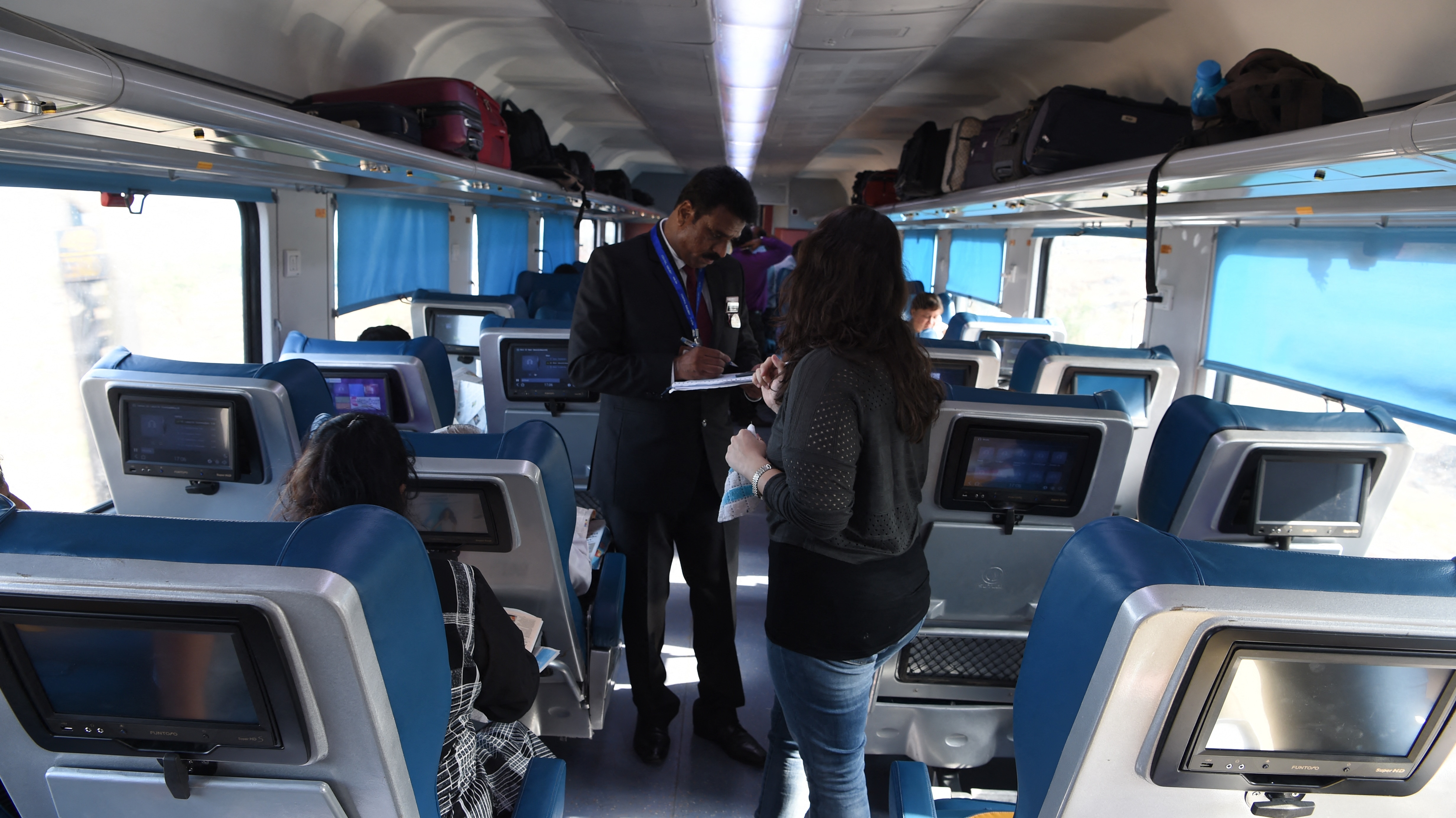 নন-এসি ওয়েটিং হলগুলিতে আরামে থাকতে পারেন