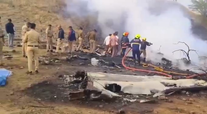  ভেঙে পড়ার পরেই মুহূর্তে আগুন ধরে যায় বিমানে