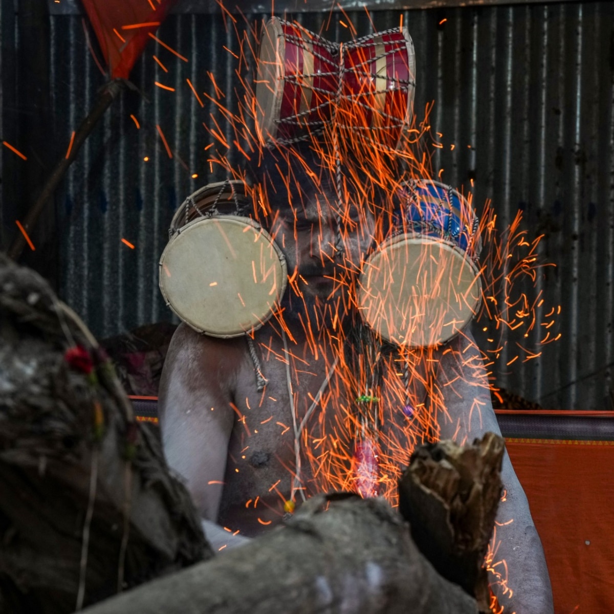 কপিল মুনি আশ্রম প্রাঙ্গনে মকর সংক্রান্তি উপলক্ষে প্রতি বছরের মতো চলছে গঙ্গাসাগর মেলা