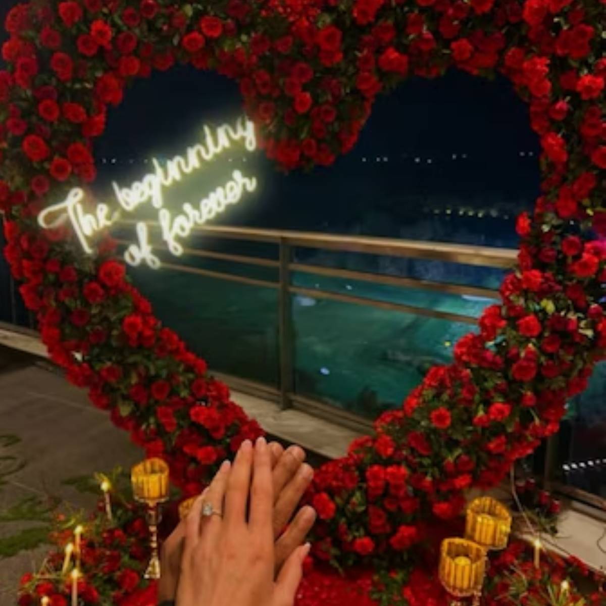 ভারতের প্রাক্তন ওপেনার ২০১১ সালে ঐশাকে বিয়ে করেন; তার আগের বিবাহ থেকে দুটি কন্যা রয়েছে। তবে দীর্ঘ সময় ধরে চলা সমস্যার কারণে তাদের সম্পর্ক ভেঙে যায়।