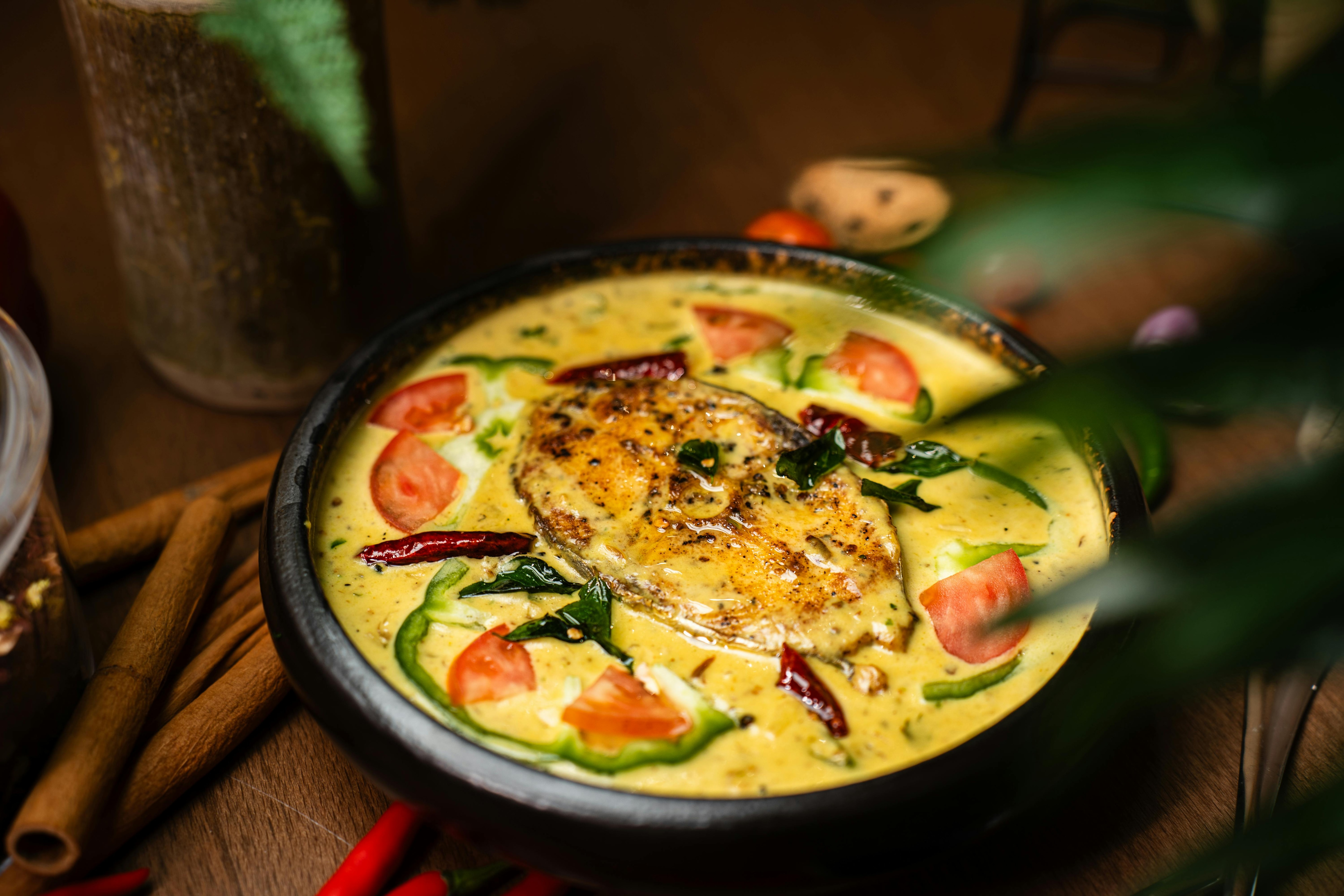 শুধু ডিম নয়, এর পাশাপাশি মাছ, মাংসও খান