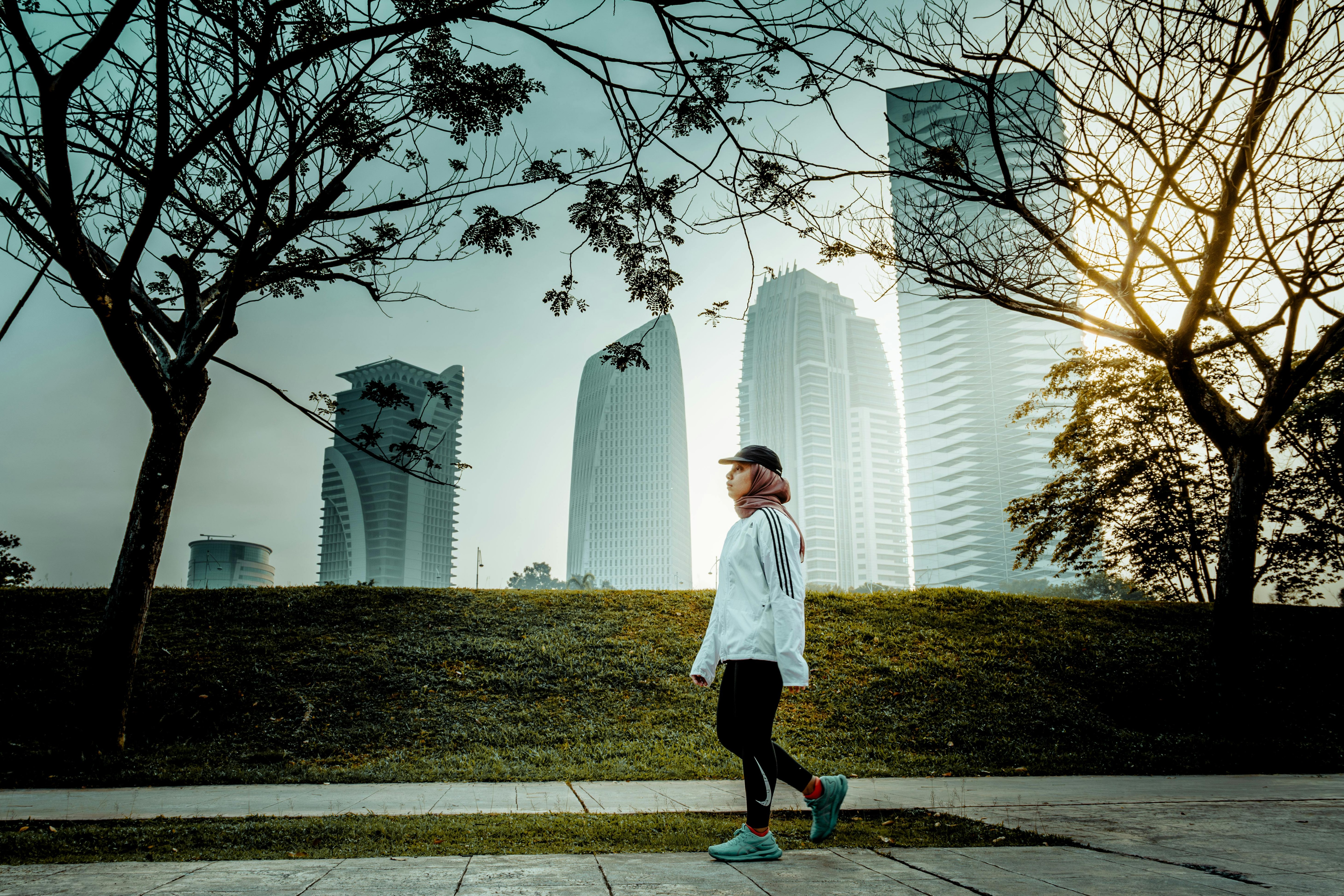 পিছনের দিকে হাঁটলে ব্যালেন্স করার ক্ষমতা বাড়বে