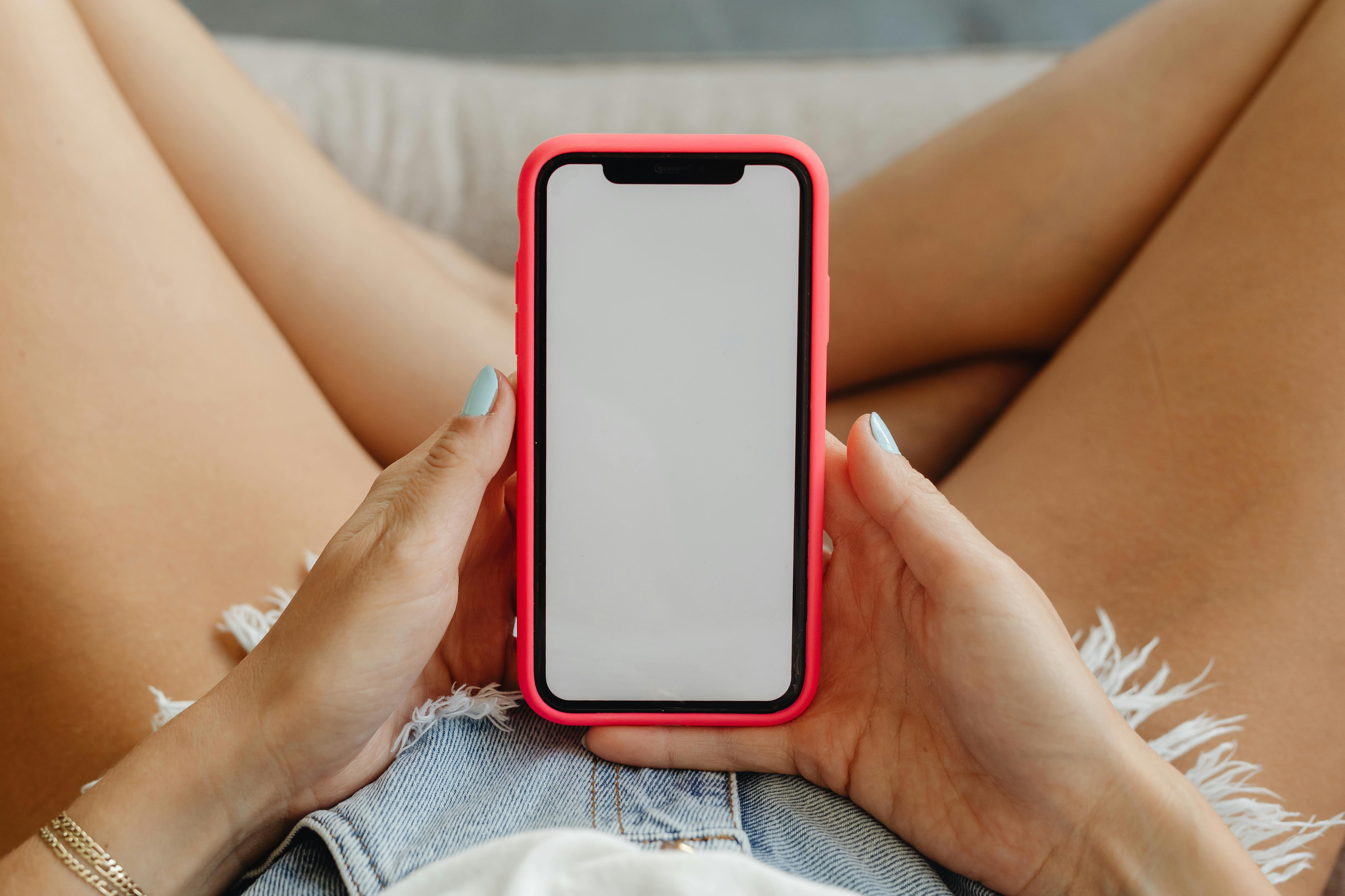 ফোনের পারফরম্যান্স কমে গেলেও সাবধান হতে হবে