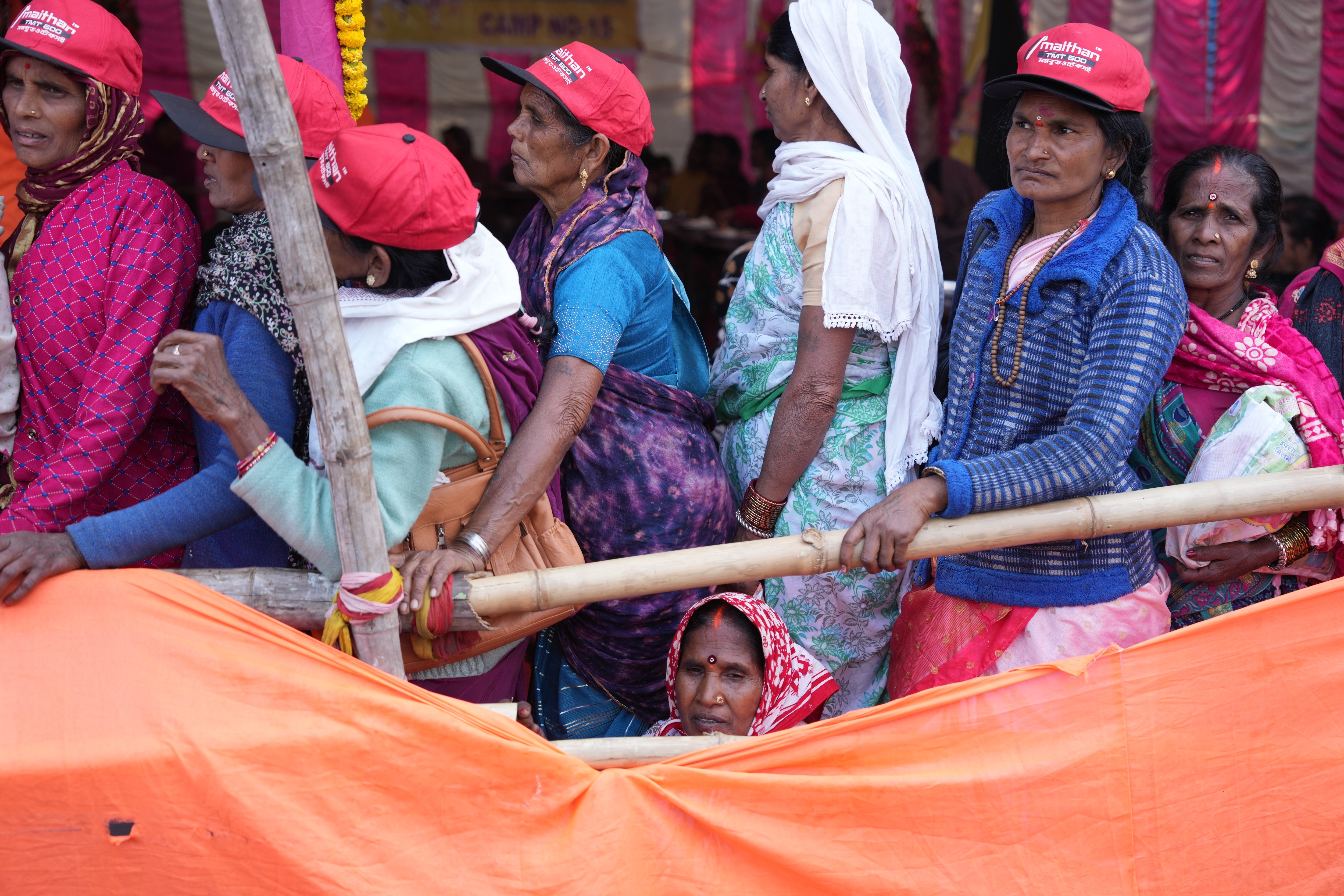  গুরুত্বপূর্ণ মোড়গুলিতে ওয়াচ টাওয়ার