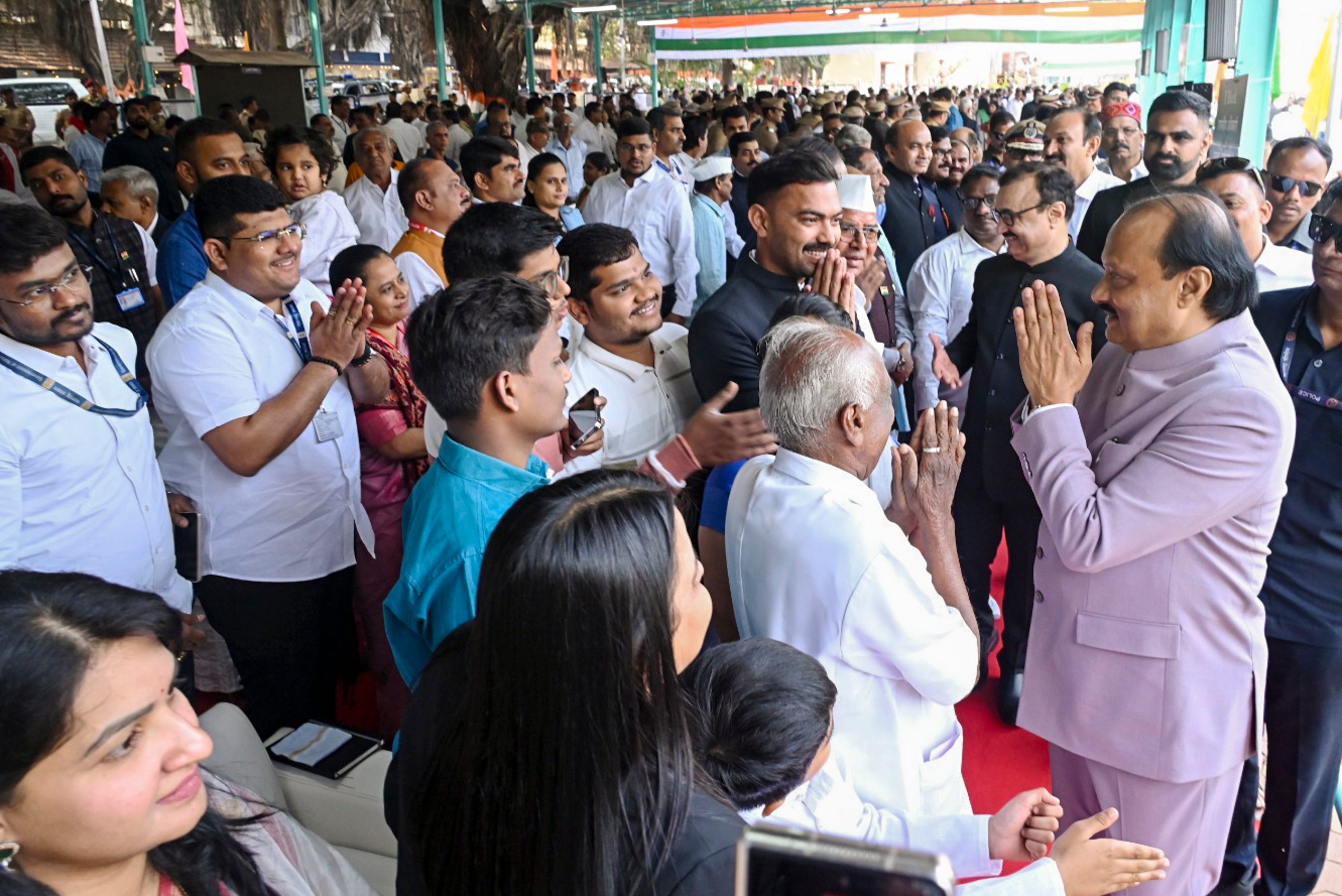ছেলেবেলা থেকেই রাজনীতিতে হাতেখড়ি