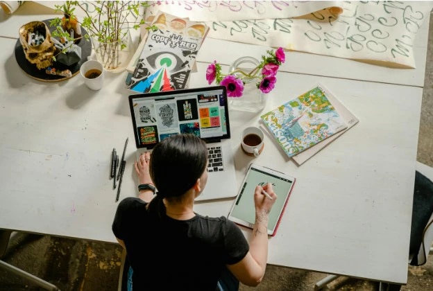 প্রতিটি তরুণ-তরুণী তাদের কেরিয়ার সম্পর্কে খুবই সচেতন প্রতিটি তরুণ-তরুণী তাদের কেরিয়ার সম্পর্কে খুবই সচেতন