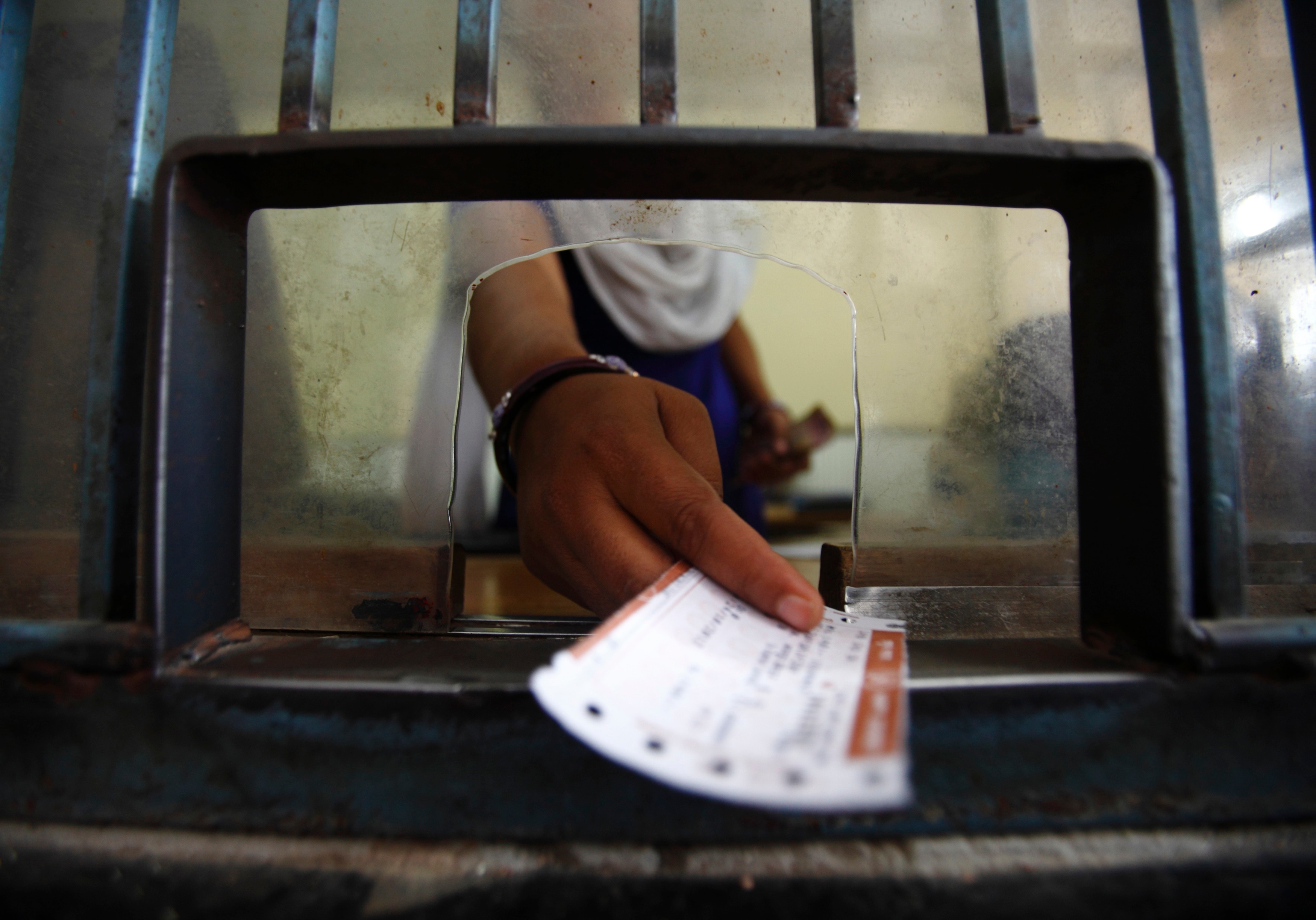 রেলওয়ে ১০ লক্ষ টাকা পর্যন্ত বিমা দেয়