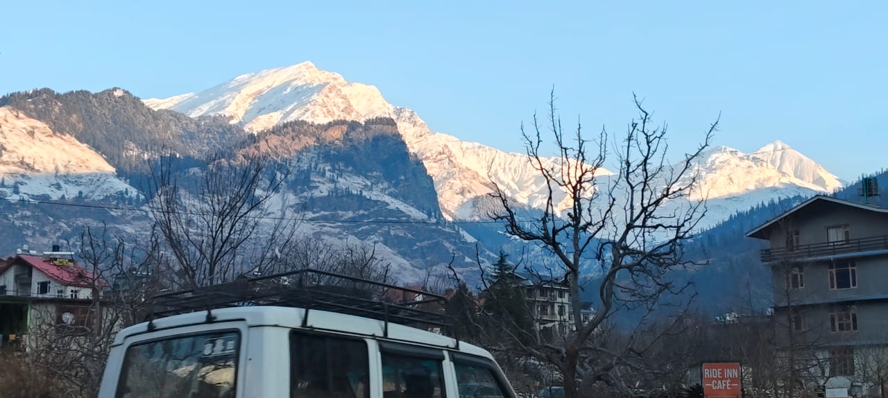 মানালির তাপমাত্রাও এখন সেরার সেরা