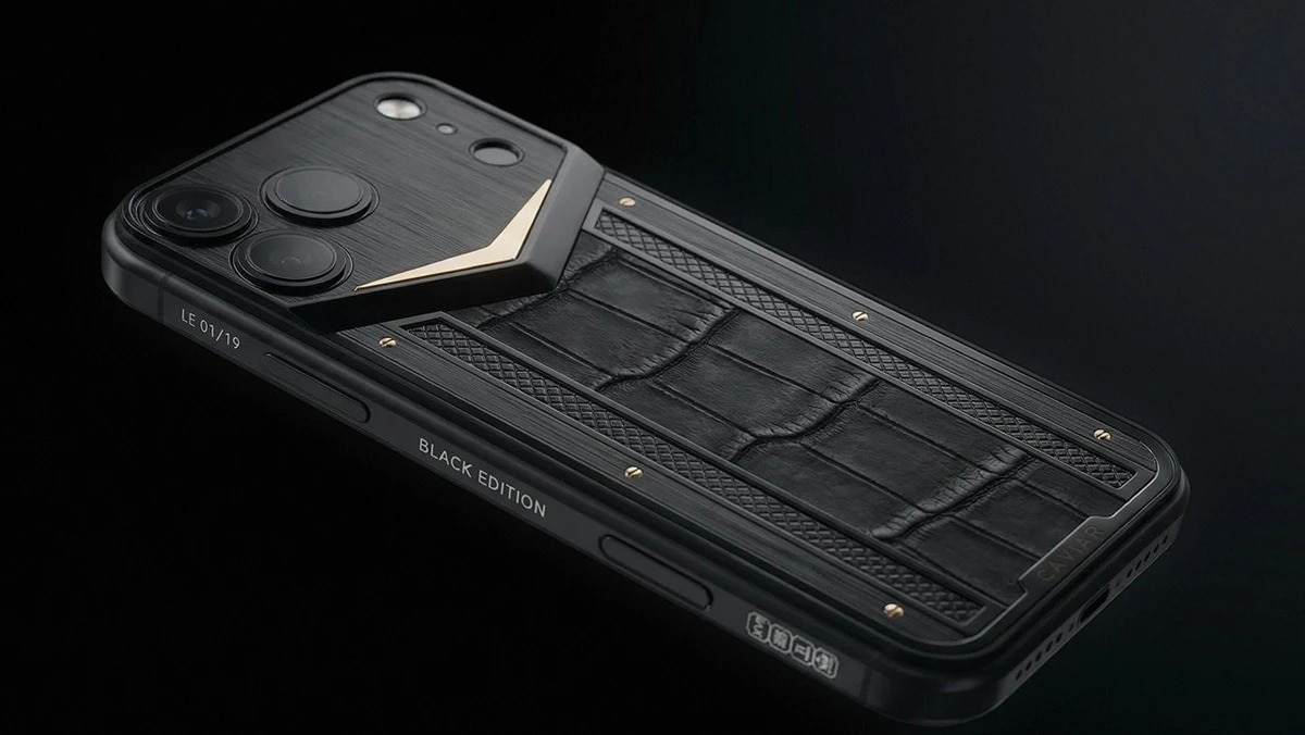 Caviar। iPhone 17 Pro Max