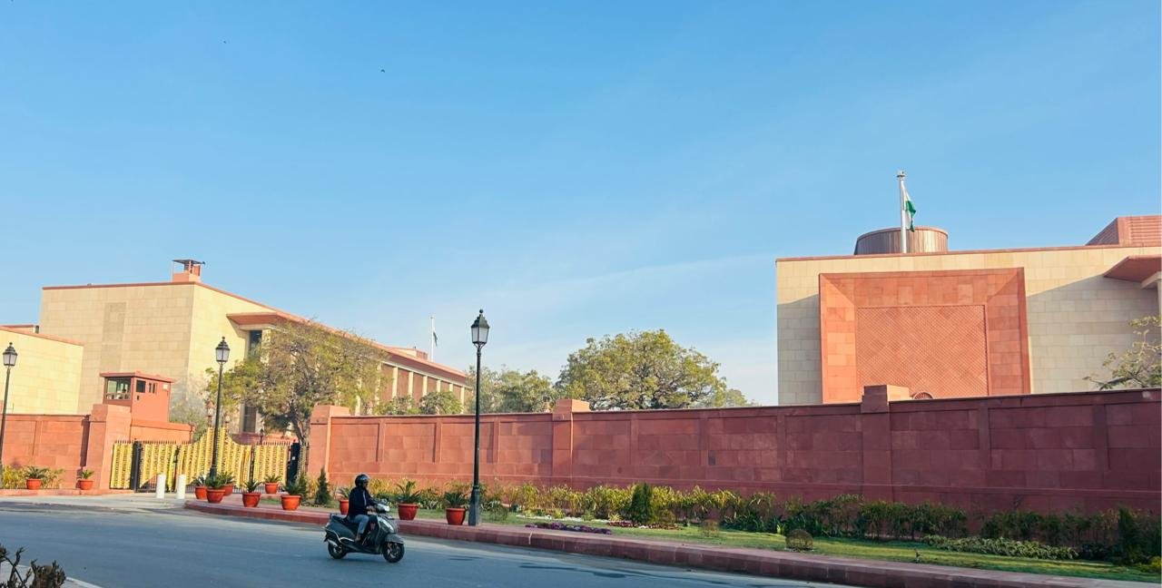 সেবাতীর্থে অফিসে বসেই একাধিক গুরুত্বপূর্ণ সিদ্ধান্তে সই সেবাতীর্থে অফিসে বসেই একাধিক গুরুত্বপূর্ণ সিদ্ধান্তে সই