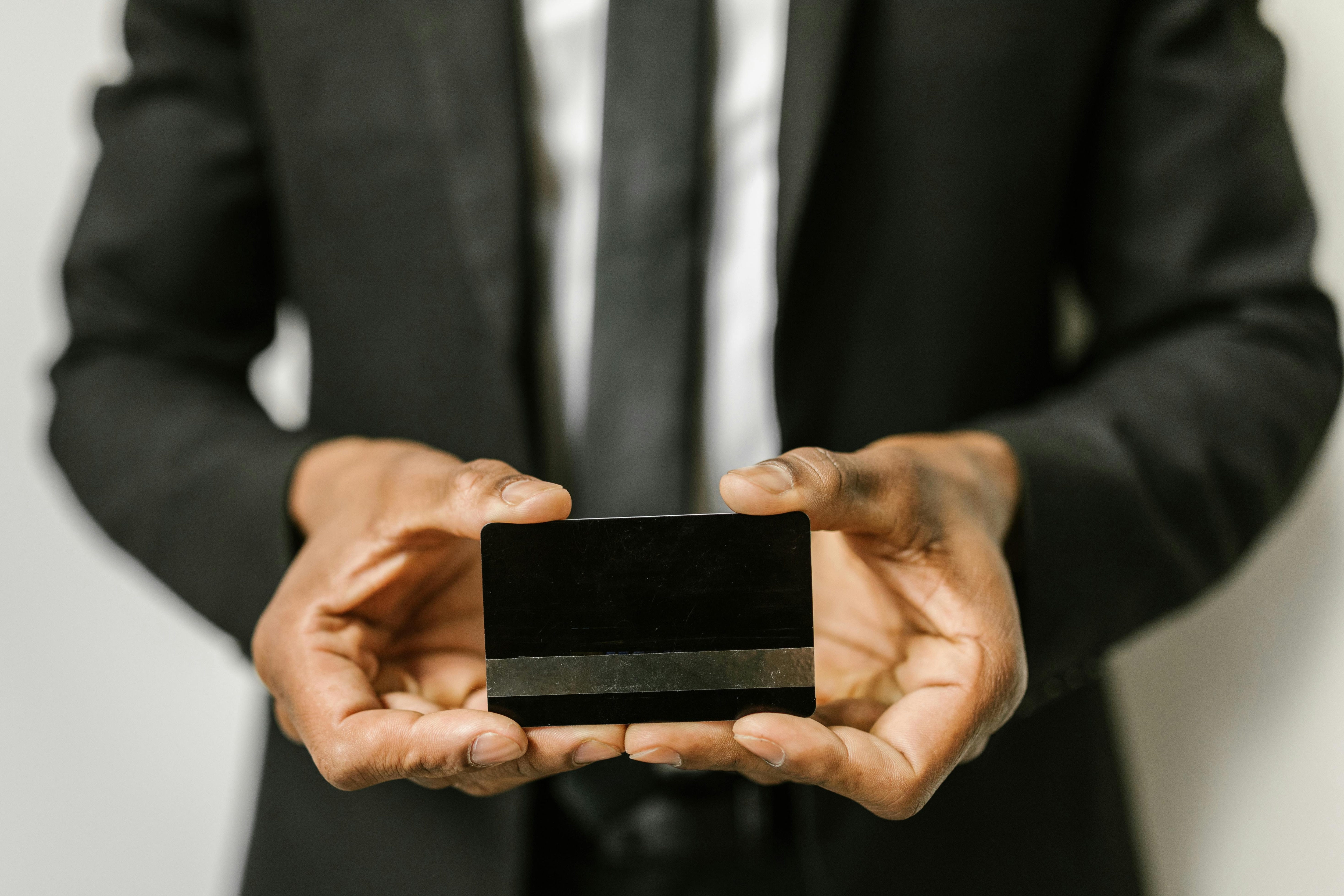 কিছু ক্রেডিট কার্ডে পেট্রোল পাম্পে ছাড় থাকে কিছু ক্রেডিট কার্ডে পেট্রোল পাম্পে ছাড় থাকে