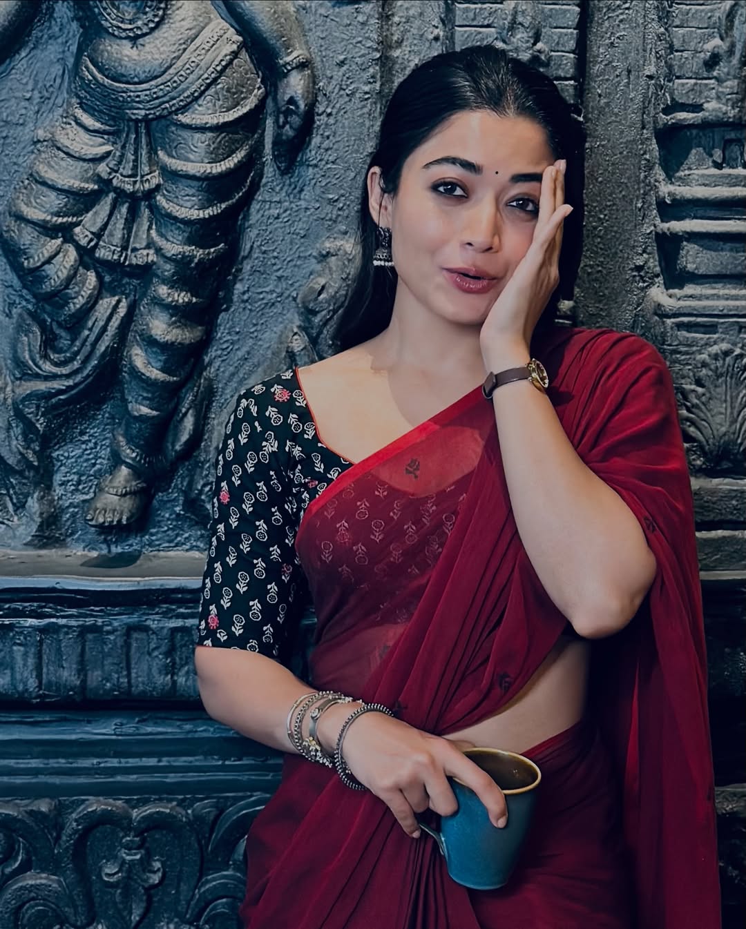 বিজয়ের প্রেমে কীভাবে প্রেমে পড়লেন বহু পুরুষের হার্টথ্রব রশ্মিকা বিজয়ের প্রেমে কীভাবে প্রেমে পড়লেন বহু পুরুষের হার্টথ্রব রশ্মিকা