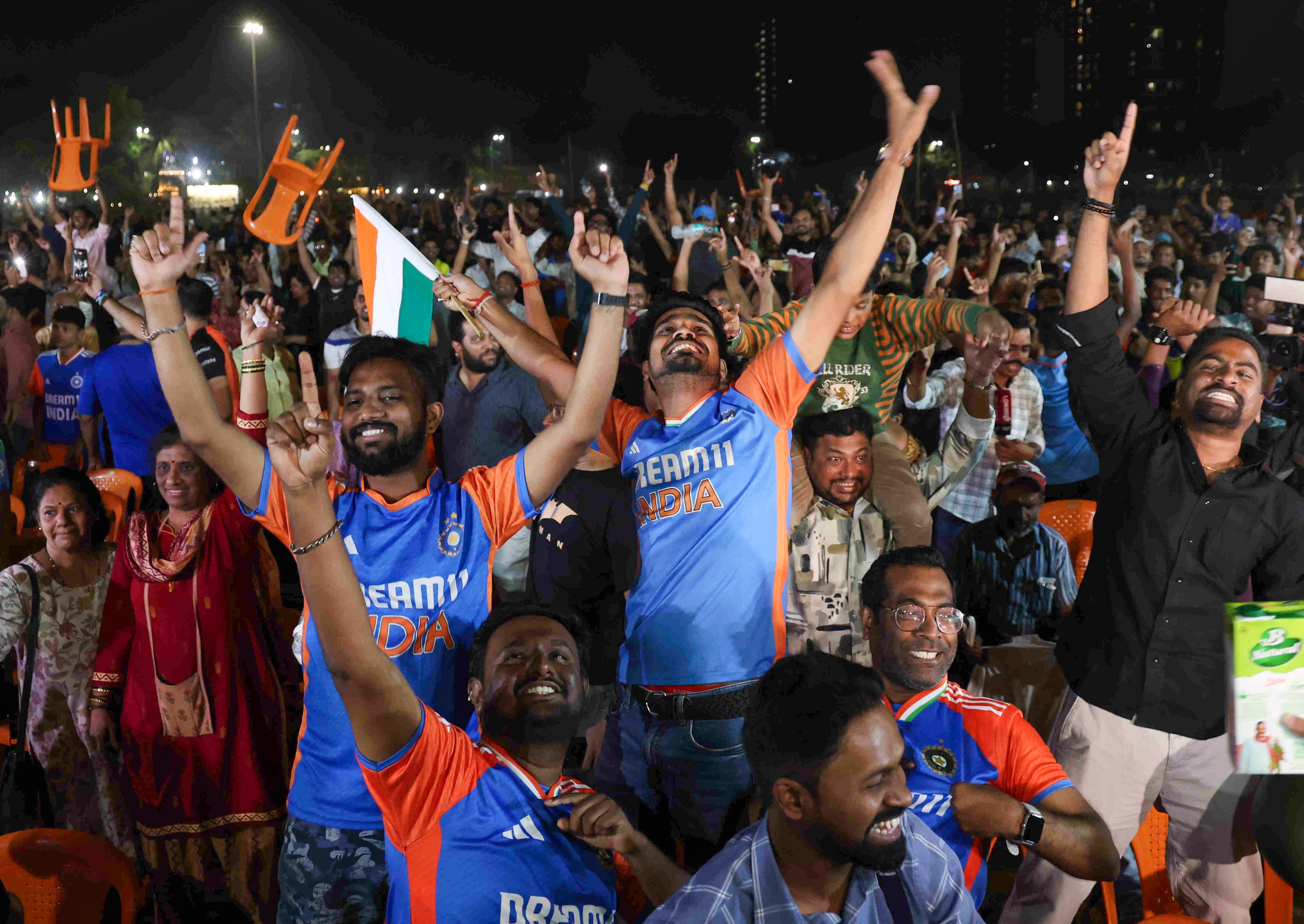 ম্যাচ হল একতরফা