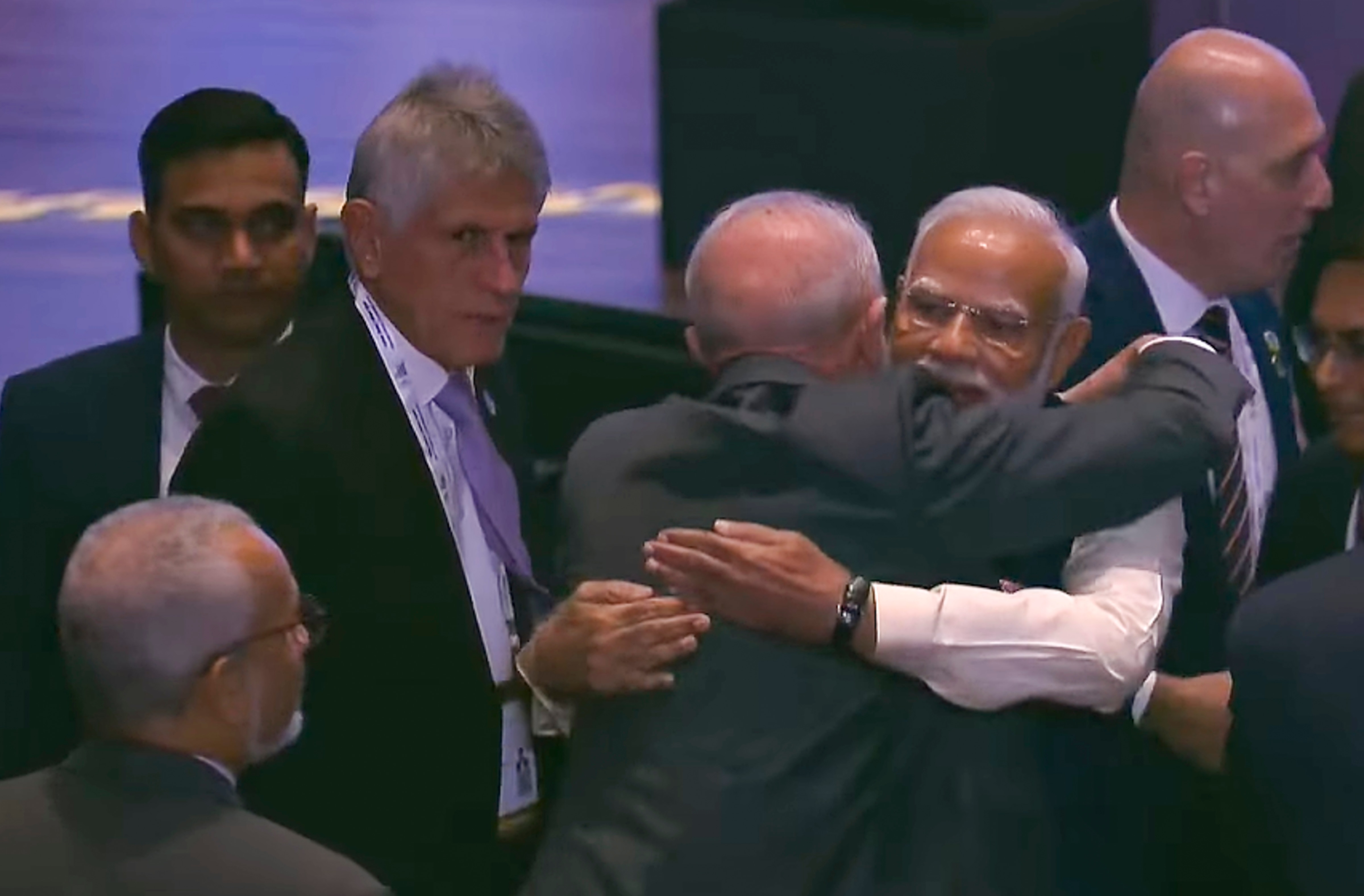 এমানুয়েল ম্যাক্রোঁ ভারতের UPI সিস্টেমের ভূয়সী প্রশংসা করলেন