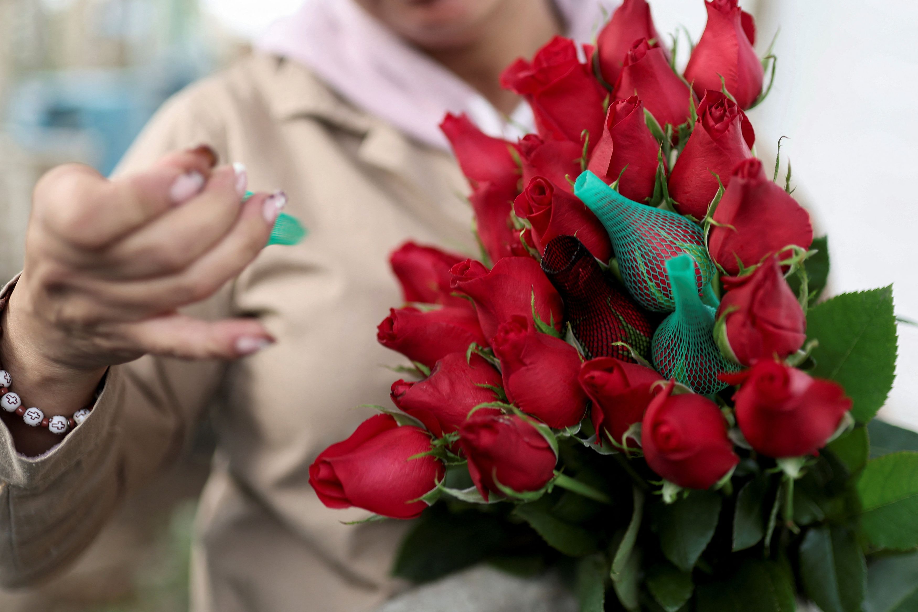 শুধুমাত্র প্রেম দিবস তকমা লাগিয়ে দেওয়া কি ঠিক?