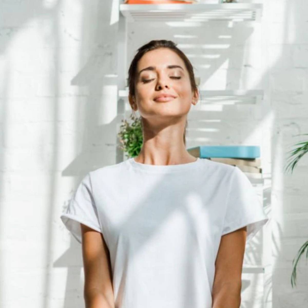 বাস্তুশাস্ত্র অনুসারে, আপনার সকালের রুটিনে কিছু ছোট কিন্তু গুরুত্বপূর্ণ পরিবর্তন আনলে জীবনের অনেক সমস্যা দূর হয়ে যেতে পারে। আপনিও যদি জীবনে উন্নতি ও ইতিবাচক কিছু চান, তাহলে সকালে ঘুম থেকে উঠেই এই তিনটি ভুল পুরোপুরি এড়িয়ে চলুন। (ছবি: পিক্সাবে)