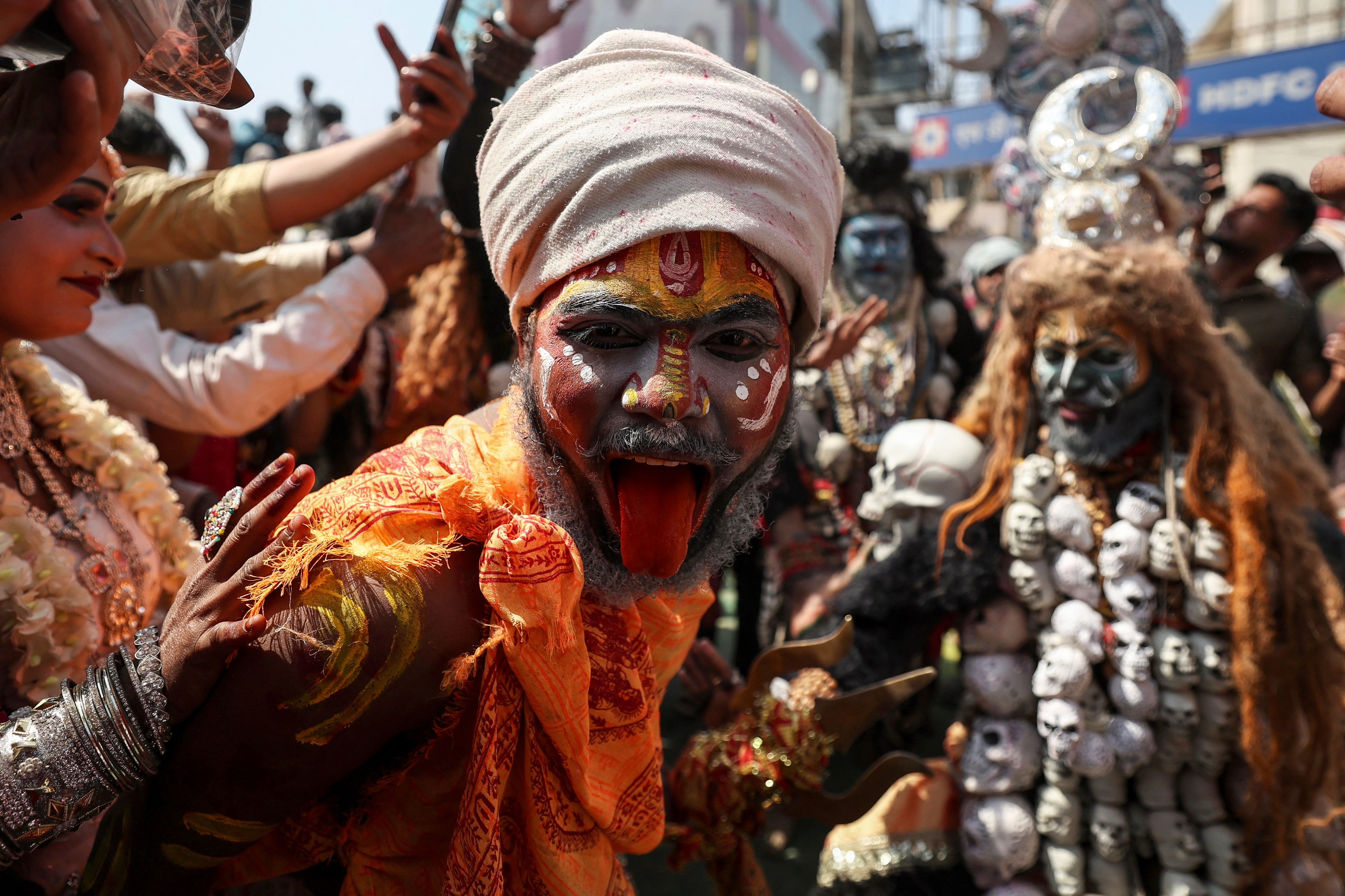 এ বছর মসান হোলি খেলা হয়েছে ২৮ ফেব্রুয়ারি এ বছর মসান হোলি খেলা হয়েছে ২৮ ফেব্রুয়ারি