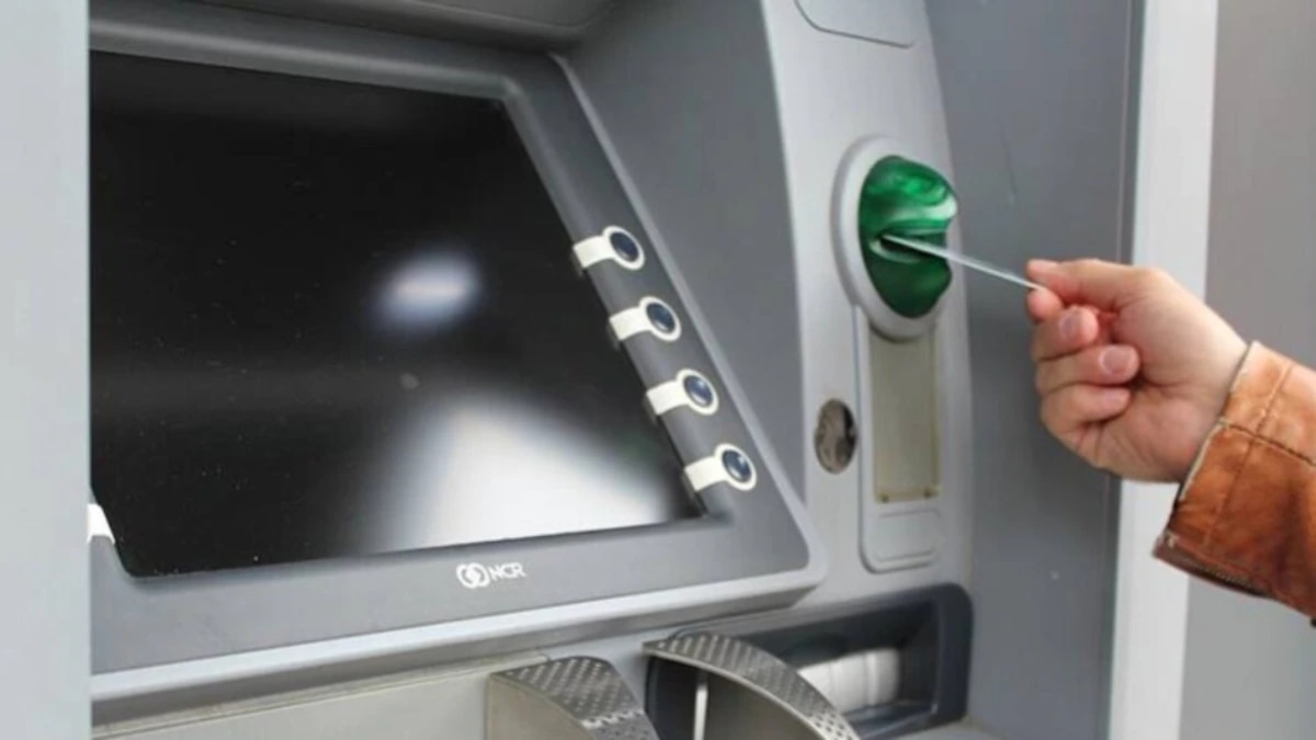 PF-এর টাকা তোলা থেকে ট্রান্সফার করার ক্ষেত্রে প্রায়শই কাগজপত্র দিতে হয় PF-এর টাকা তোলা থেকে ট্রান্সফার করার ক্ষেত্রে প্রায়শই কাগজপত্র দিতে হয়