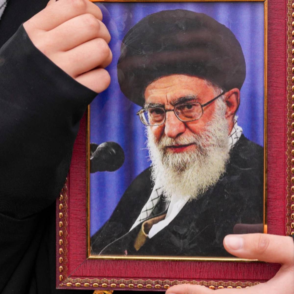 এই হামলায় ইরানের সর্বোচ্চ নেতা আয়াতুল্লাহ আলি হোসেইনি খামেনি নিহত হন। এই ঘটনাটি এই অঞ্চলে উত্তেজনা আরও বাড়িয়ে তোলে। এর ফলে জিয়াংয়ের পুরনো ভবিষ্যদ্বাণীগুলি আবার আলোচনায় এসেছে।