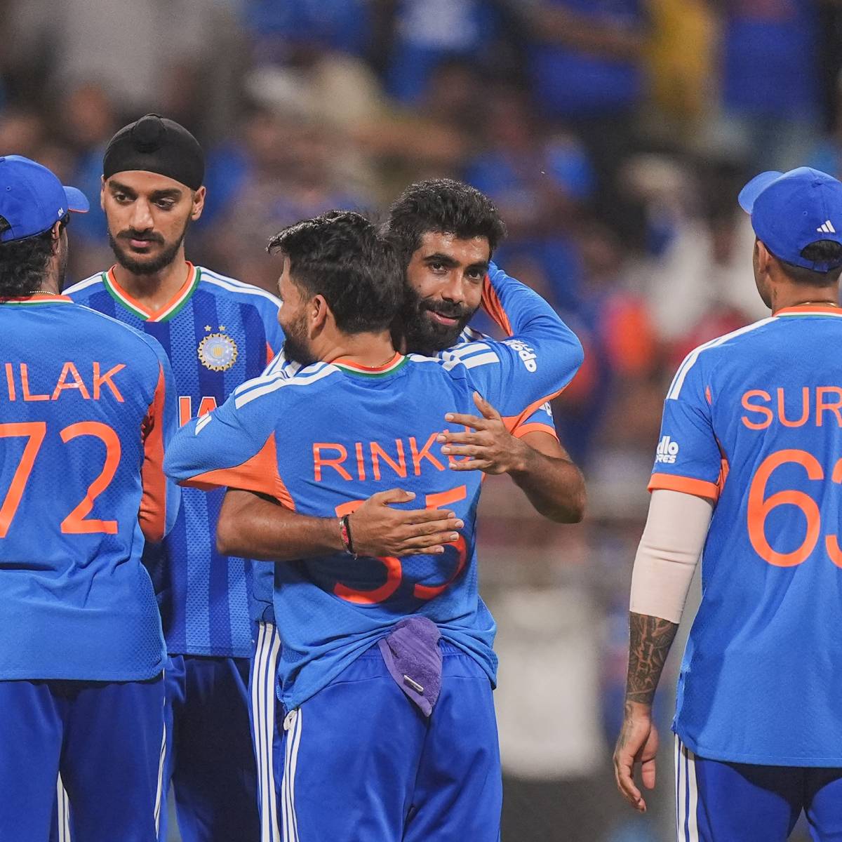 টি২০ বিশ্বকাপের ফাইনালে রবিবার মুখোমুখি ভারত ও নিউজিল্যান্ড। আহমেদাবাদের নরেন্দ্র মোদী স্টেডিয়ামে অনুষ্ঠিত এই ম্যাচে জিততে পারলে রেকর্ড গড়বে ভারত।