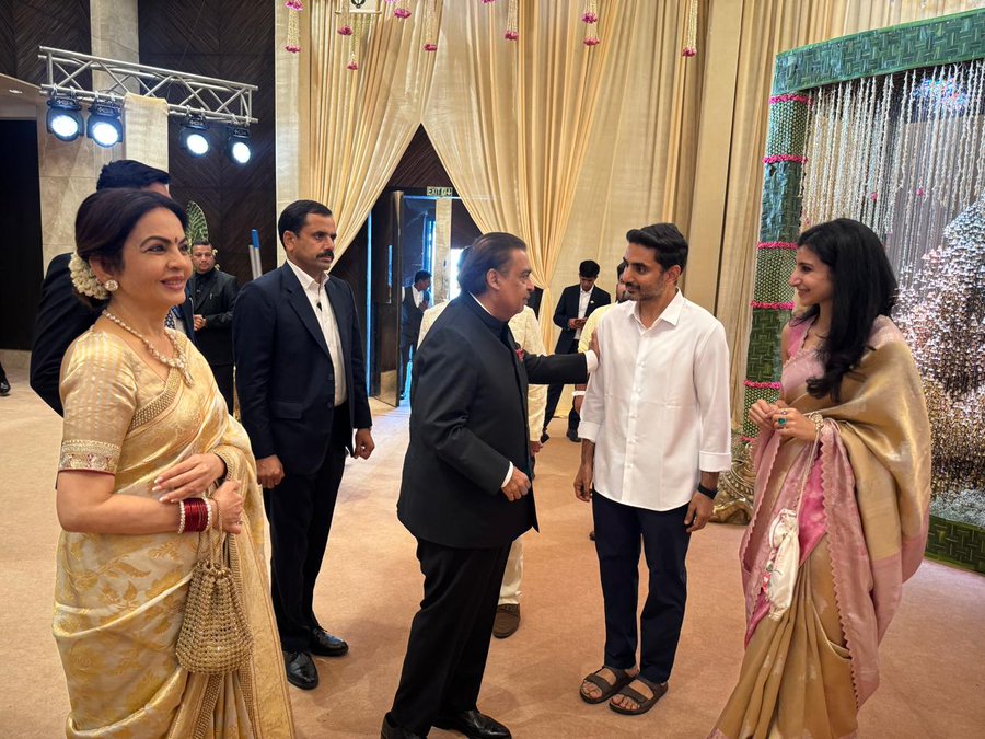 সচিনের ছেলের বিয়েতে মুকেশ ও নীতা