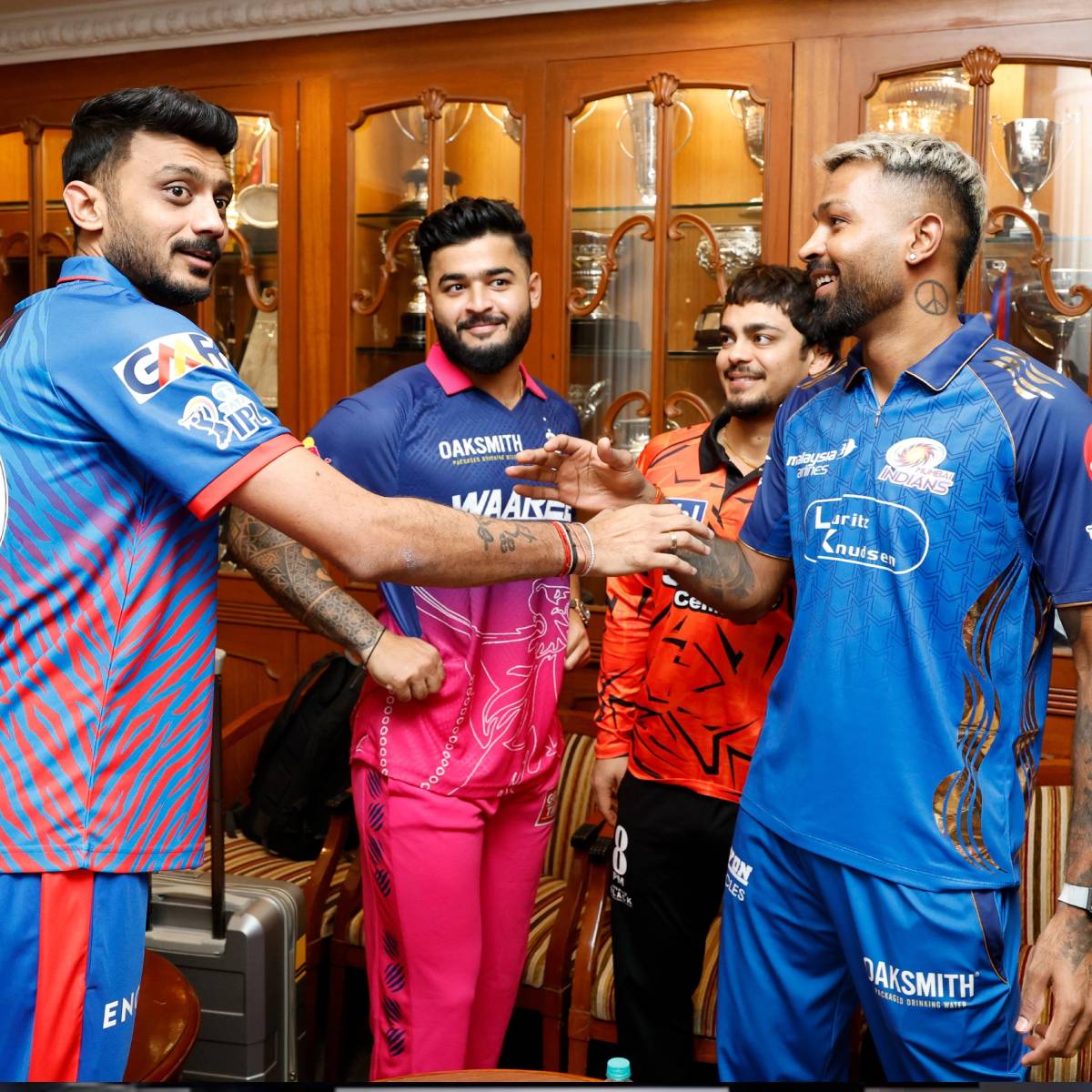 চলুন এমন ৫ জন বিদেশি ব্যাটসম্যানের কথা জেনে নিই, যারা আইপিএল ২০২৬-এ জ্বলে উঠতে পারেন। চলুন এমন ৫ জন বিদেশি ব্যাটসম্যানের কথা জেনে নিই, যারা আইপিএল ২০২৬-এ জ্বলে উঠতে পারেন।