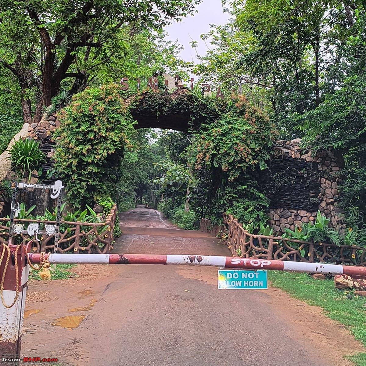 আর যারা গাড়িতে যেতে ভালোবাসেন, তাঁরা কলকাতা–খড়্গপুর–মেদিনীপুর হয়ে সরাসরি লুলুং পৌঁছাতে পারেন। এখানে থাকার জন্য হোটেল না থাকলেও এখানকার থাকার জন্য দপ্তরের গেস্ট হাউস, স্থানীয় হোমস্টে কিংবা ছোট রিসর্টে থাকতে পারেন।