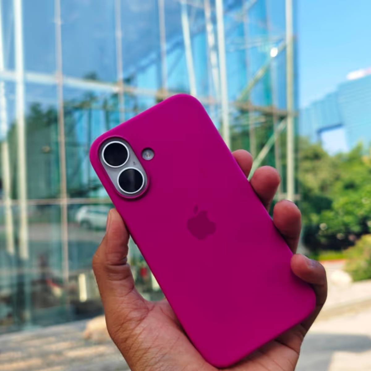 iPhone 16 Plus-এর ওপর ব্যাংকের অফারও পাওয়া যাচ্ছে, যা এর দাম আরও কমিয়ে আনতে সাহায্য করবে। এছাড়া, আপনি আপনার পুরনো হ্যান্ডসেটটি এক্সচেঞ্জ বা বিনিময় করতে পারবেন।