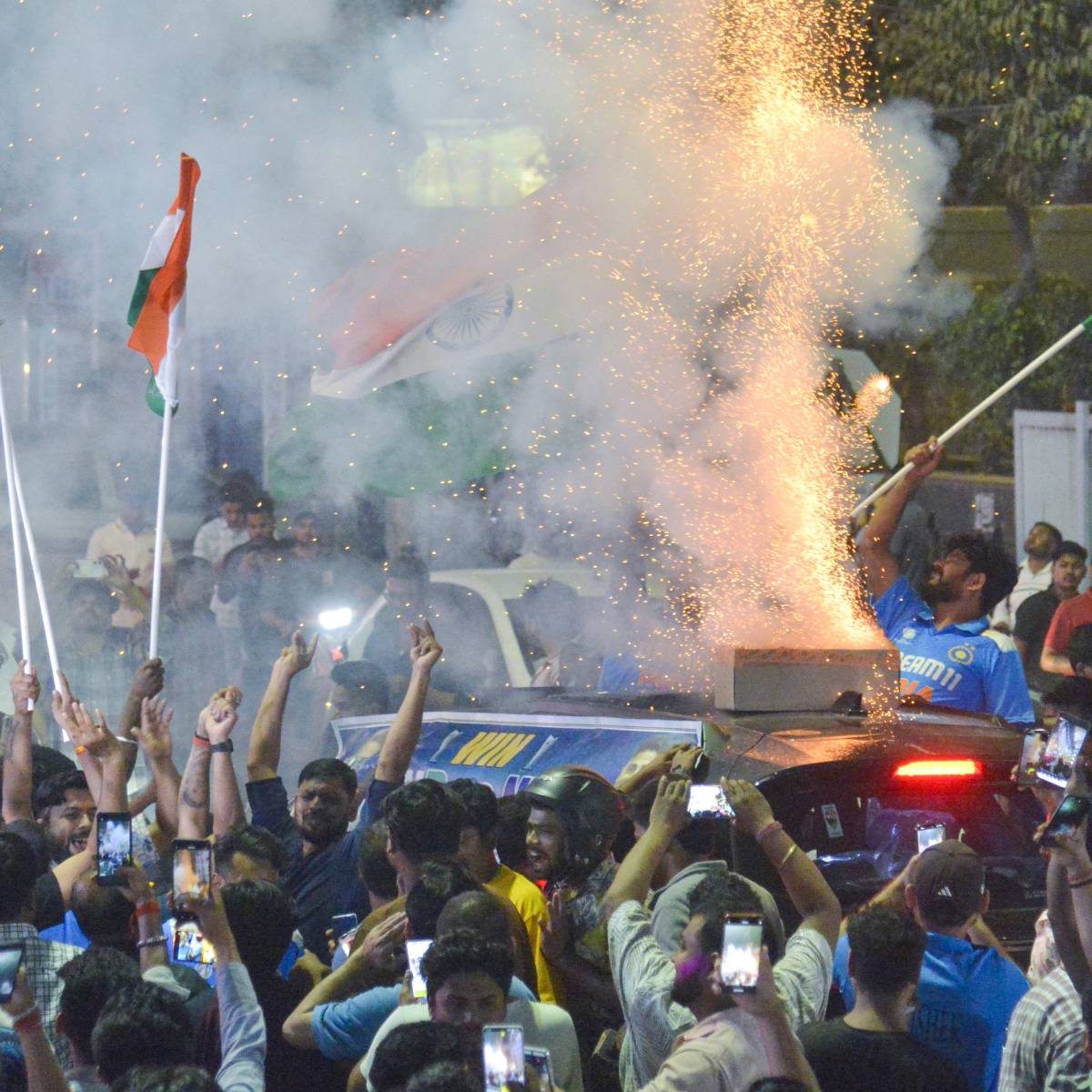 ভারতীয় দল টানা দ্বিতীয় টি-টোয়েন্টি বিশ্বকাপ জয়ের লক্ষ্যে থাকবে, অন্যদিকে নিউজিল্যান্ড কখনও টি-টোয়েন্টি বিশ্বকাপ জিততে পারেনি। রিপোর্ট অনুসারে, ২০২৬ সালের টি-টোয়েন্টি বিশ্বকাপের বিজয়ী দল ভারত পাবে ৩ মিলিয়ন ডলার (প্রায় ২৭.৫০ কোটি টাকা)। নিউজিল্যান্ড পাবে ১.