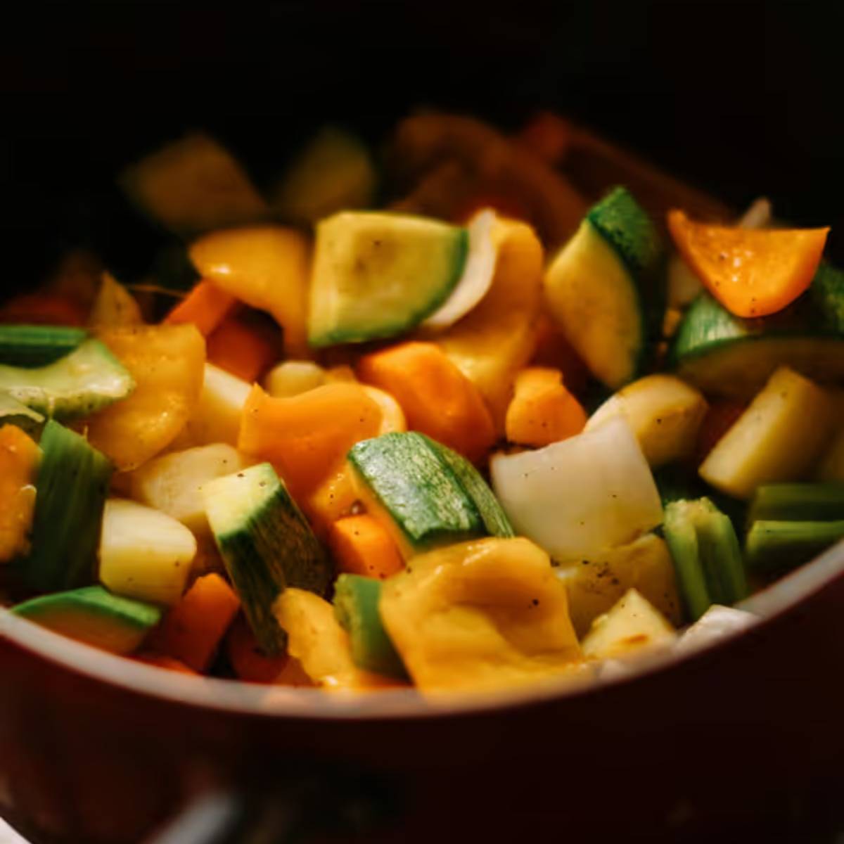 বিশেষ করে যখন সবজিতে অতিরিক্ত লবণ থাকে, তখন কী করবেন তা বোঝা কঠিন। হয় আপনার ইচ্ছা করে ফেলে দিতে হয়, নয়তো আপনাকে খেতে বাধ্য করা হয়।